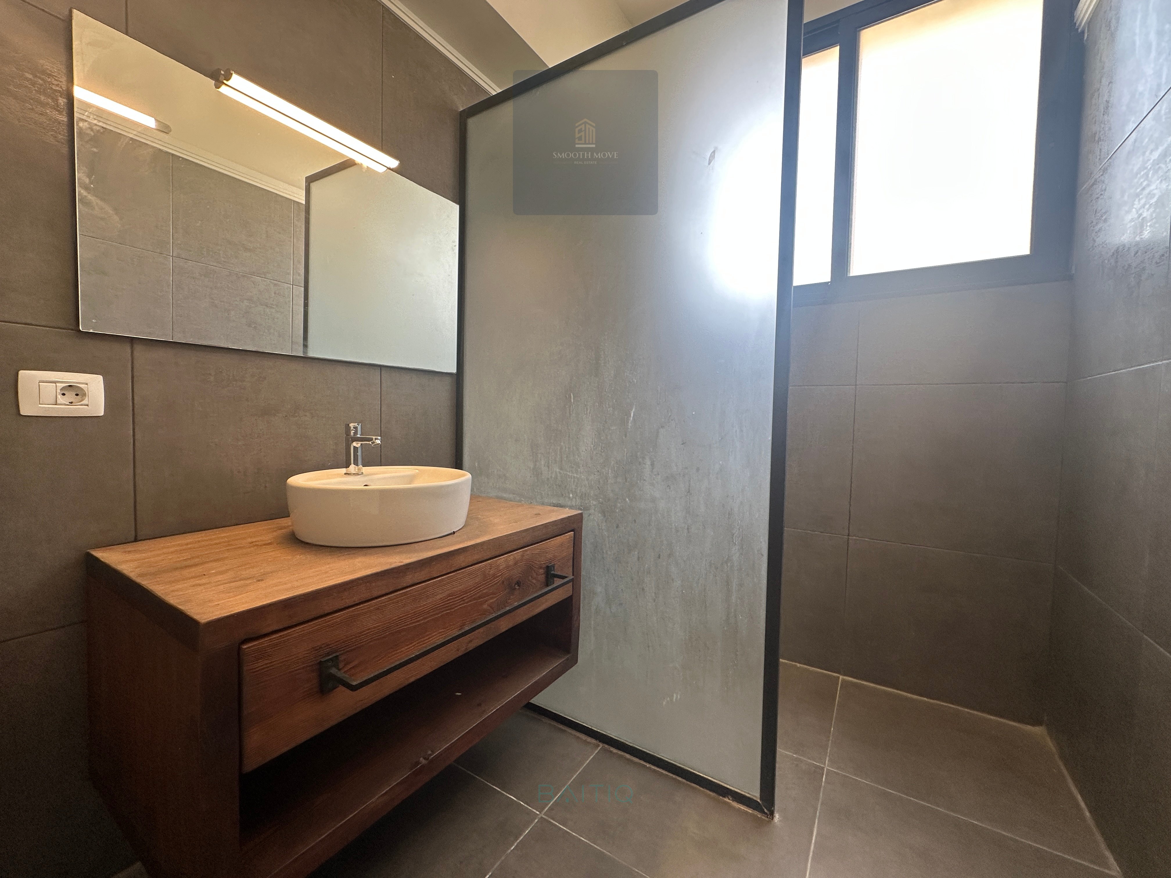 High Ceilings, Seaview, Renovated Apartment for Sale in Ramlet el Bayda — الصورة 4