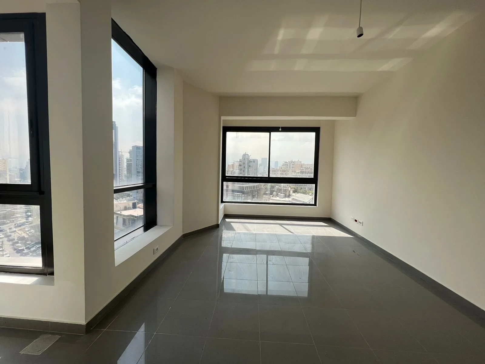 Office for rent in Adliyeh