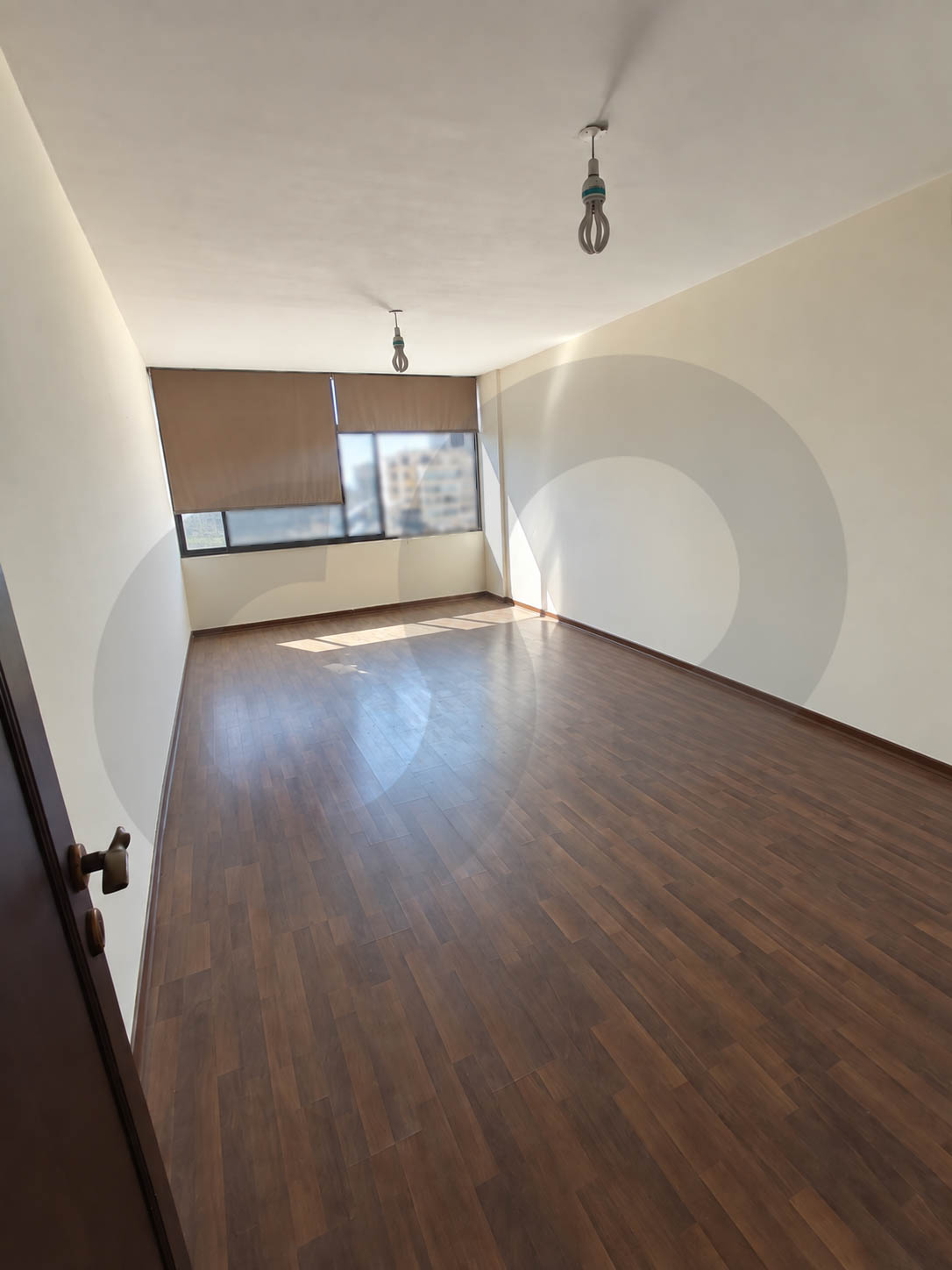 Apartment for rent/Spacious and well-designed/located directly on the main road/VERDUN-BEIRUT — الصورة 2