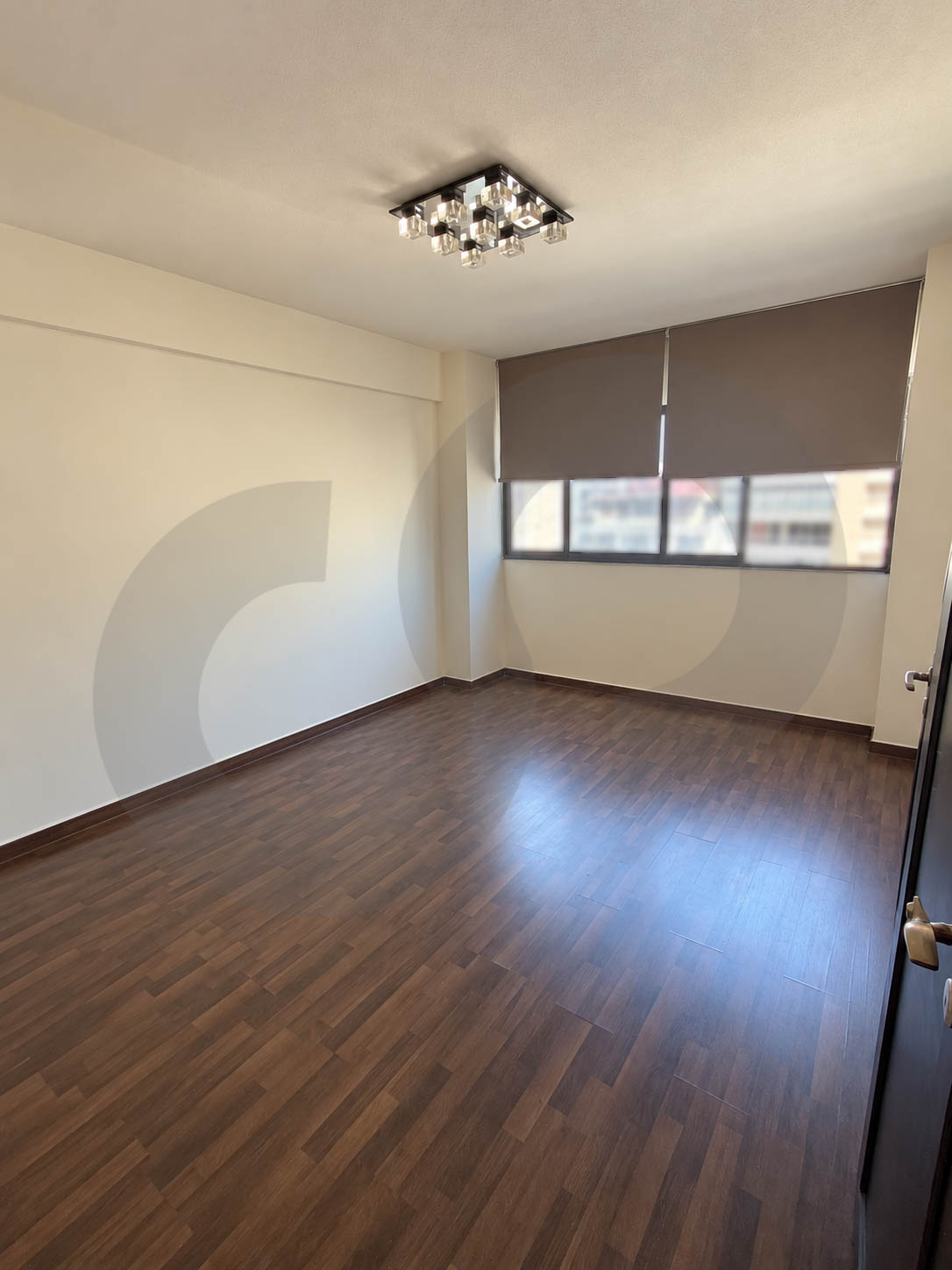 Apartment for rent/Spacious and well-designed/located directly on the main road/VERDUN-BEIRUT — الصورة 3