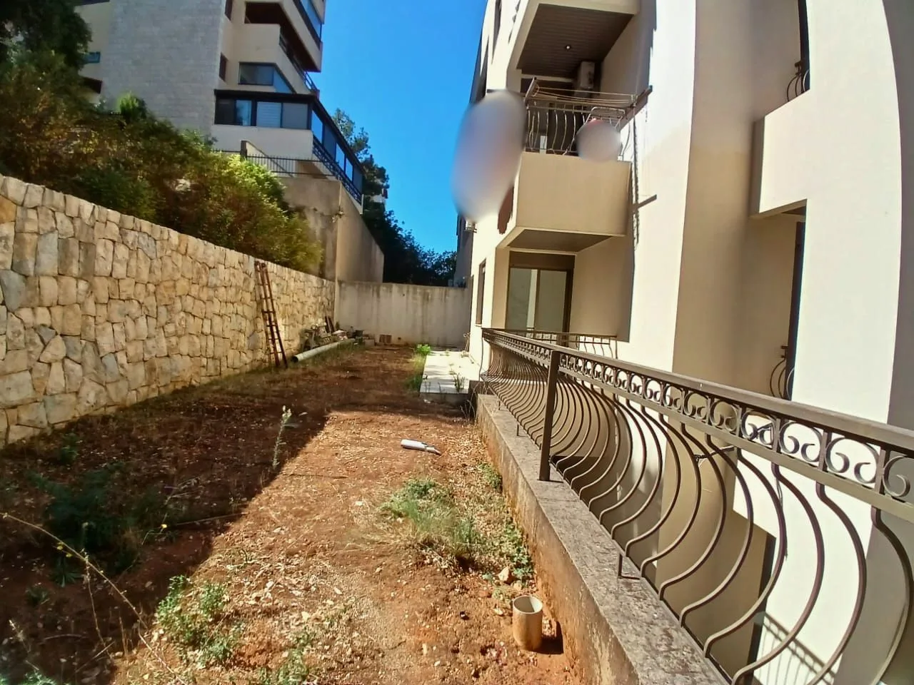 Apartment for Sale in Cornet Chahwan — الصورة 2