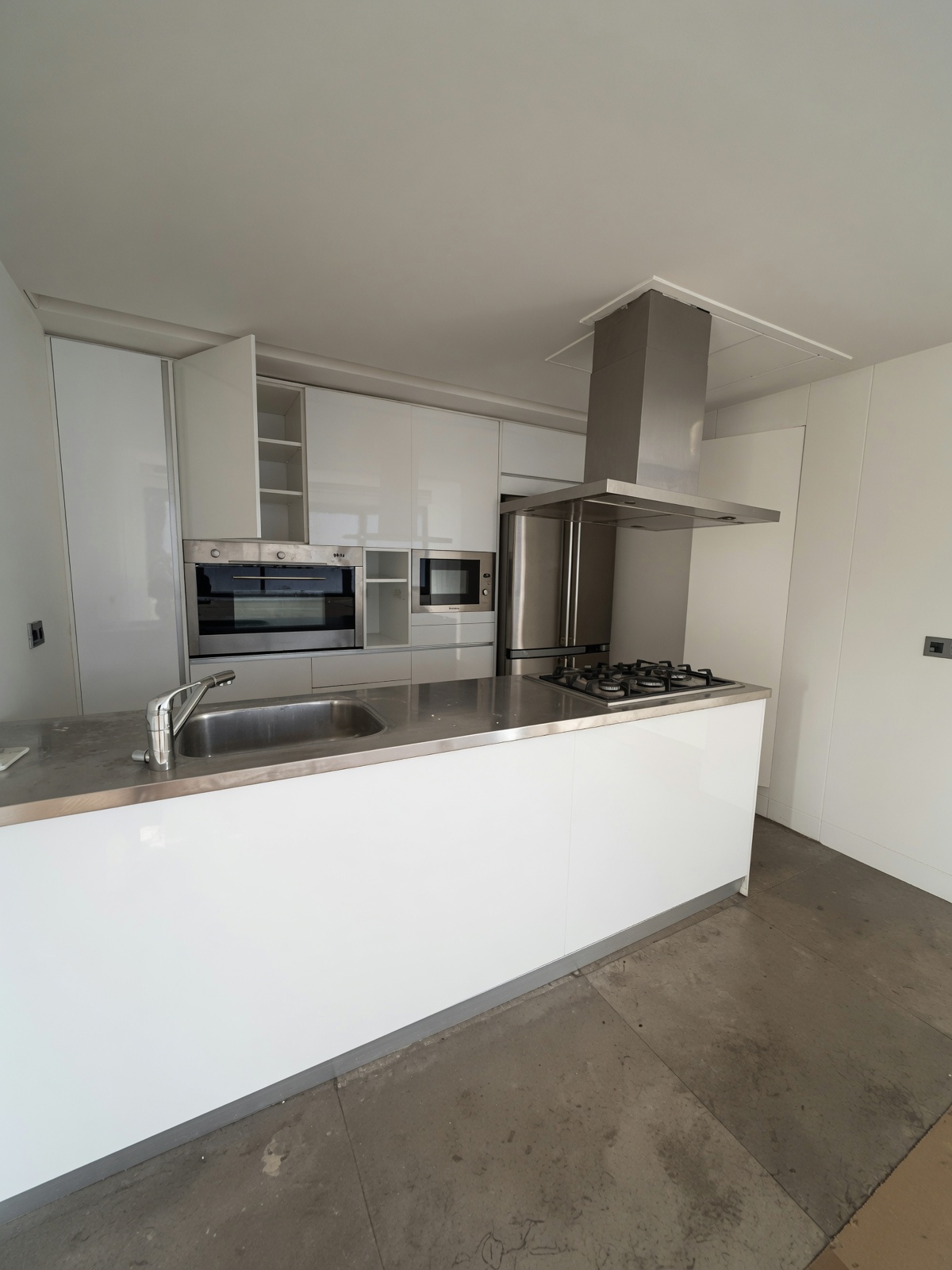 Contemporary Three-Bedroom Loft in Achrafieh — الصورة 2