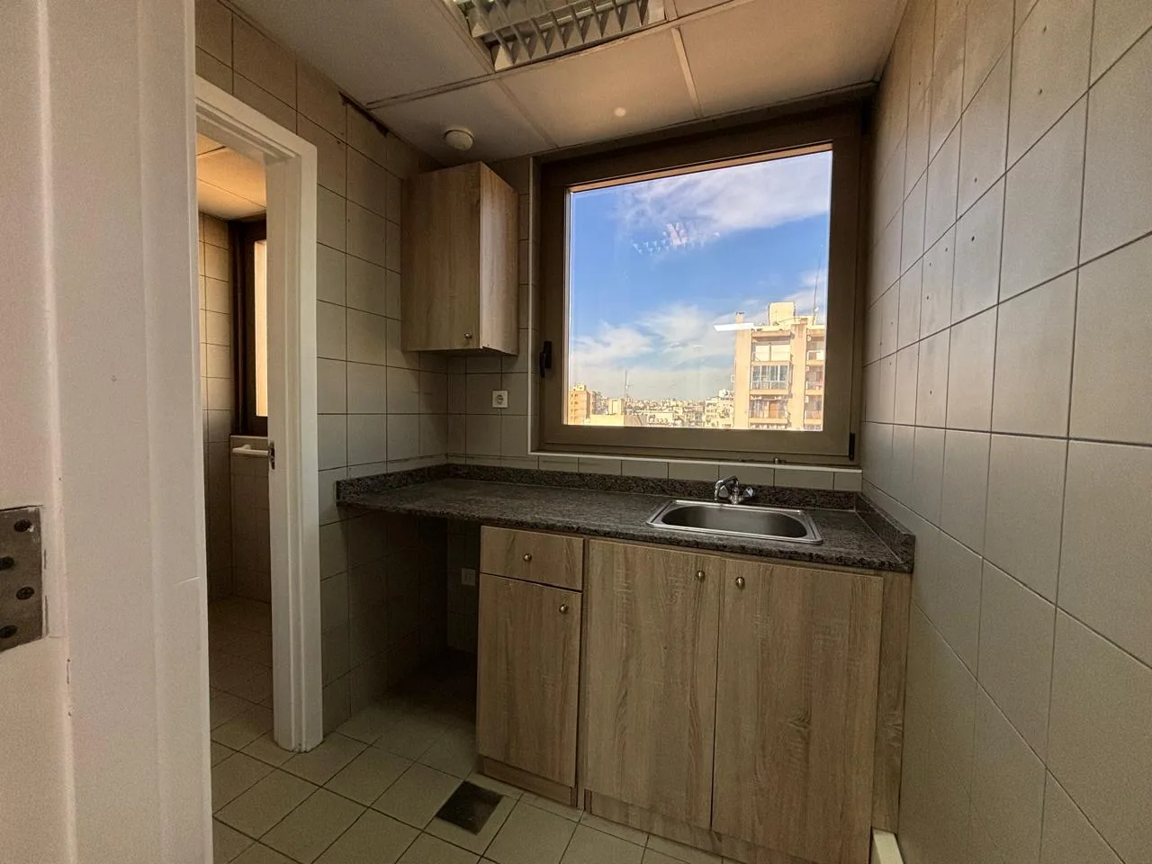 Office for rent in Badaro — الصورة 5