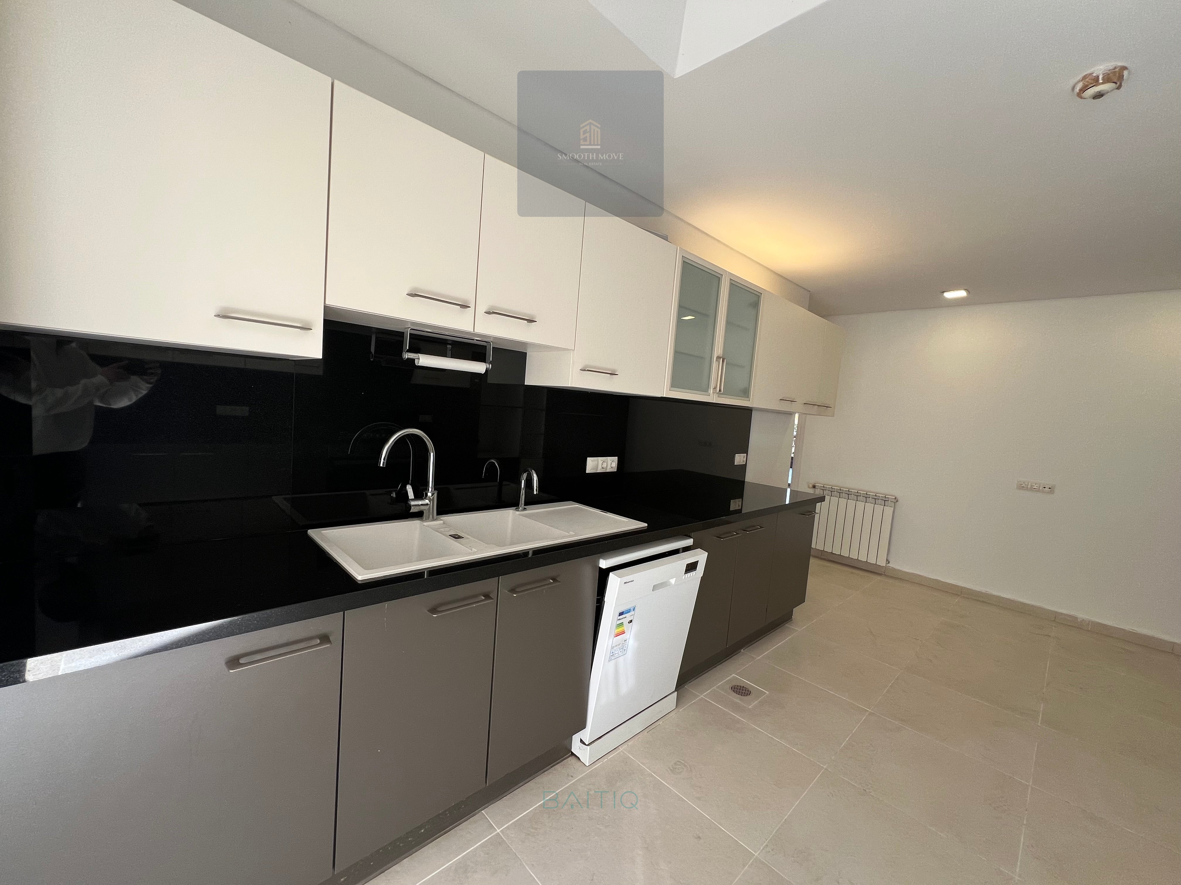 Beautiful Apartment With Outdoor Terrace for Rent or Sale in Gemmayze — الصورة 5