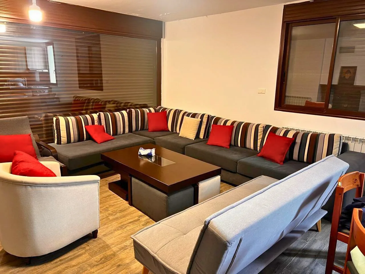 Chalet for rent in Kfardebian, Lebanon — الصورة 2