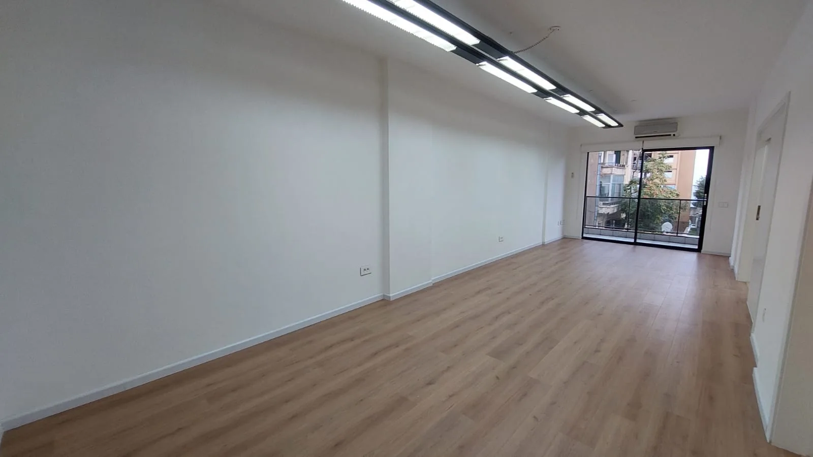 Office for rent in Ain al-Mraiseh