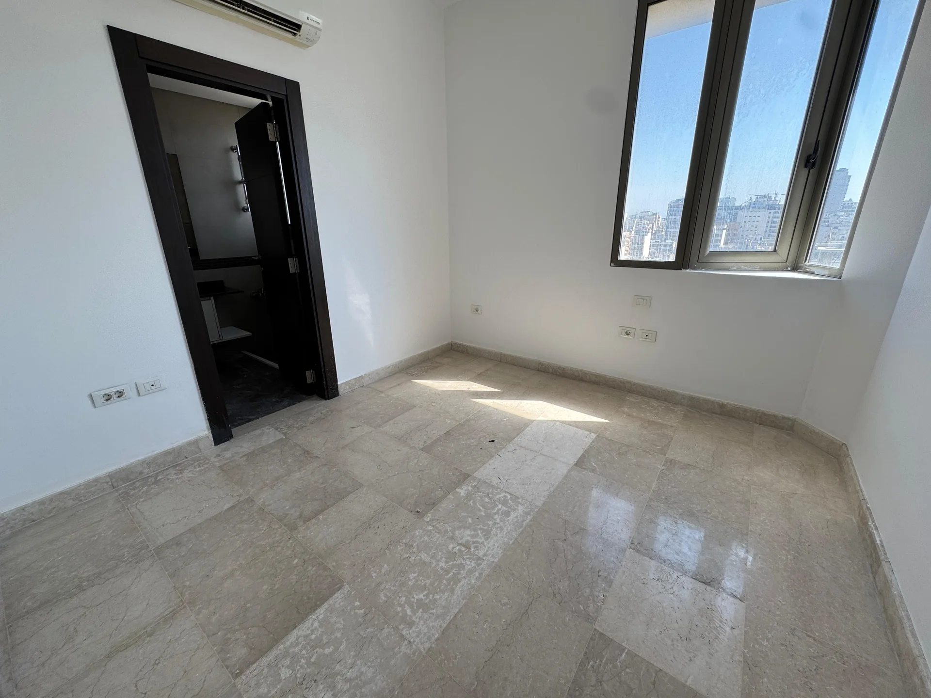 Apartment for Rent in Hamra — الصورة 8