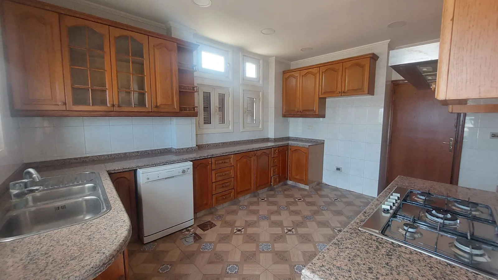 Apartment for Rent in Zokak el Blat, Beirut — الصورة 6
