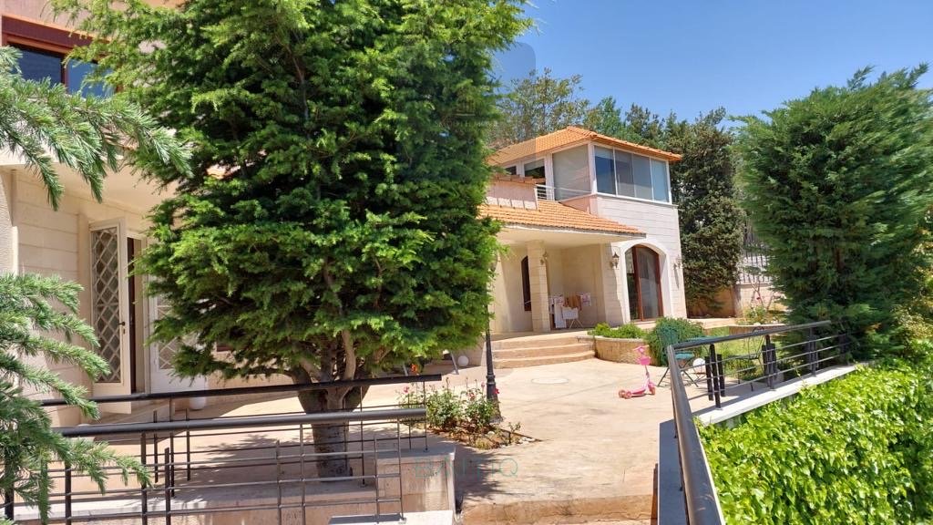 Huge Lavish Villa with a Wooden Shed For Sale in Broumanna — الصورة 6
