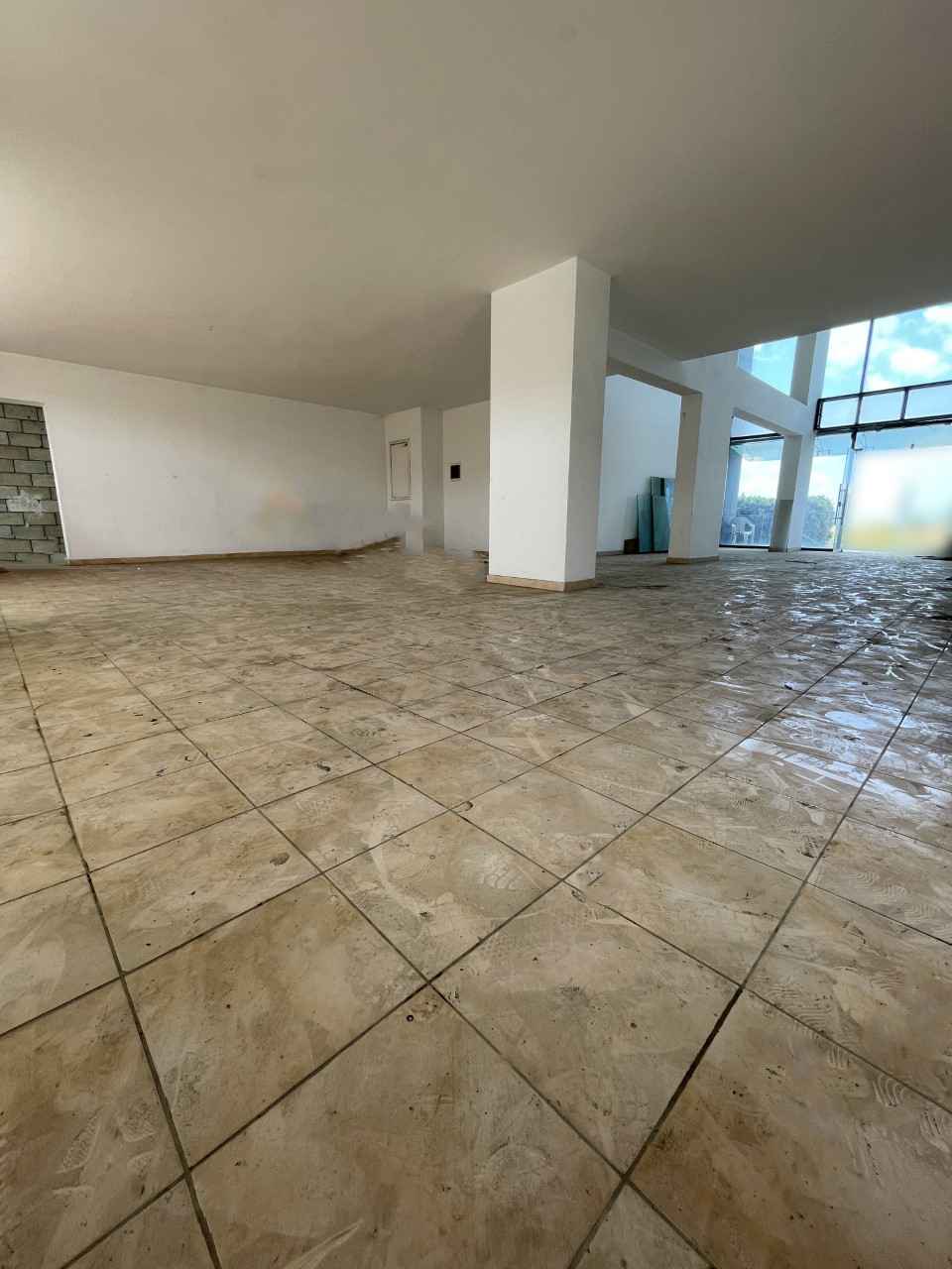 A Commercial space for rent on the highway in Dbayeh! — الصورة 3