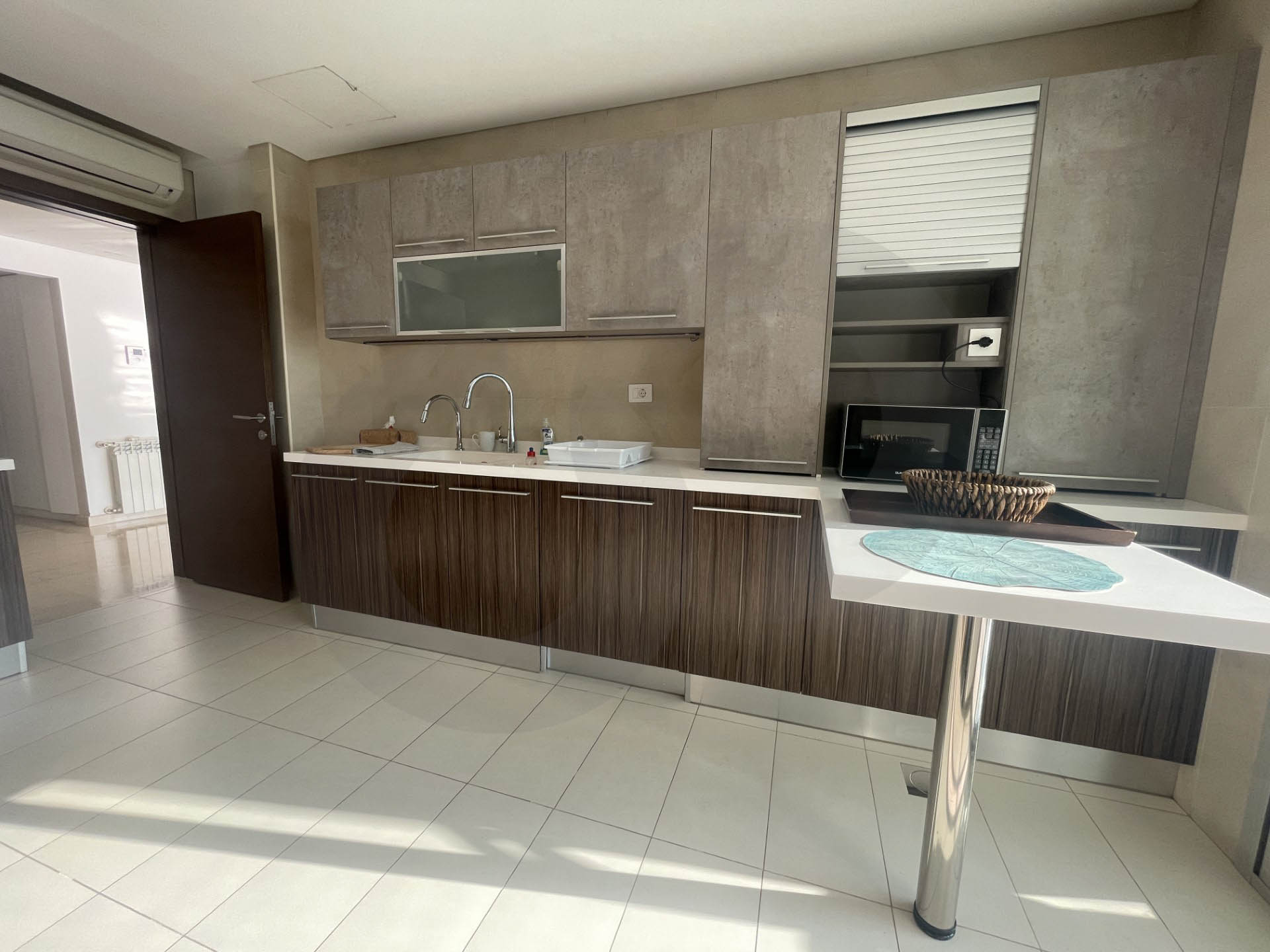 EMBRACE THE SPACIOUS ELEGANCE OF 240 SQM APARTMENT — الصورة 3