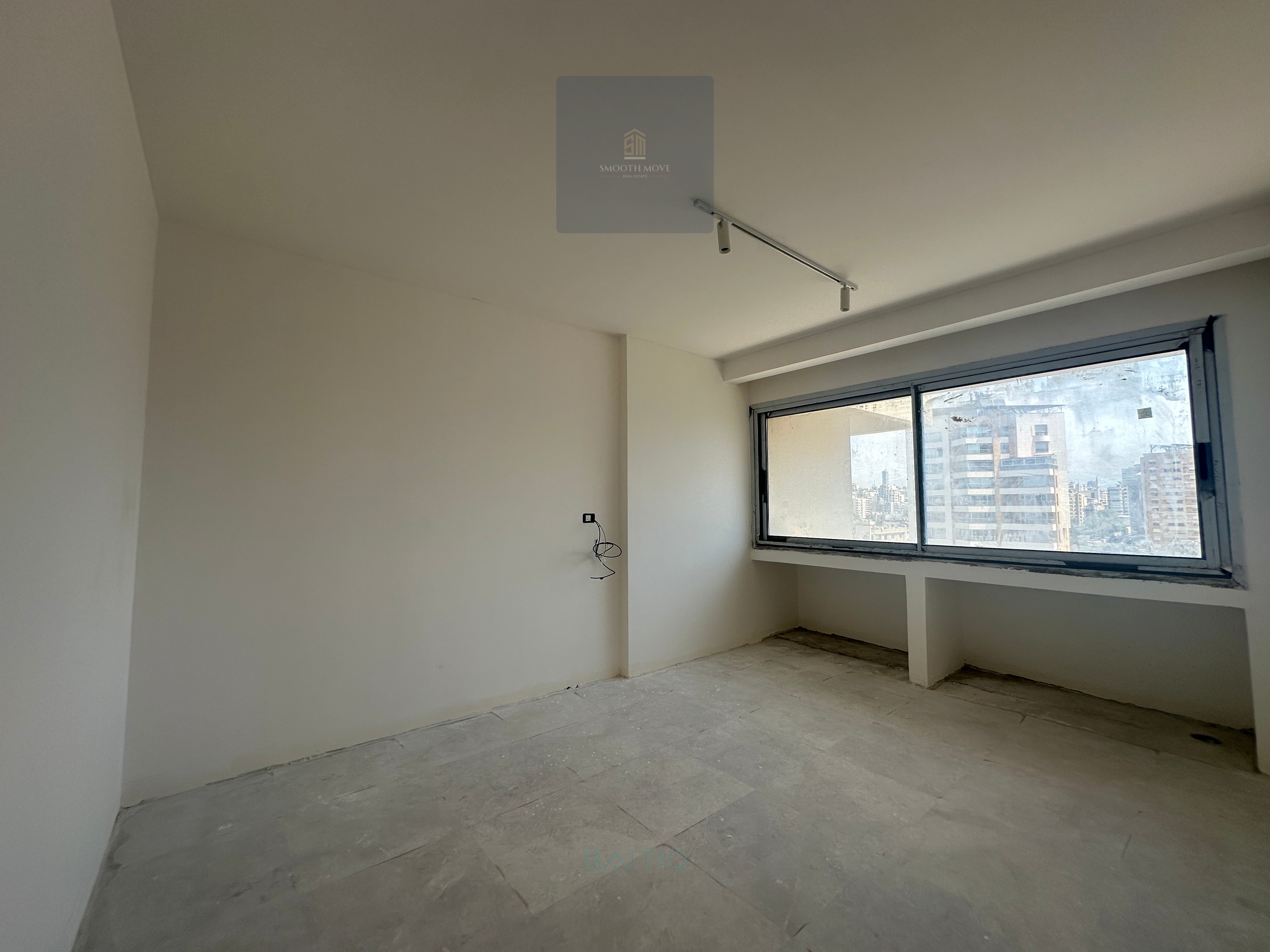 Bright Lit Seaview Apartment for Sale in Ramlet el Bayda, Beirut — الصورة 8