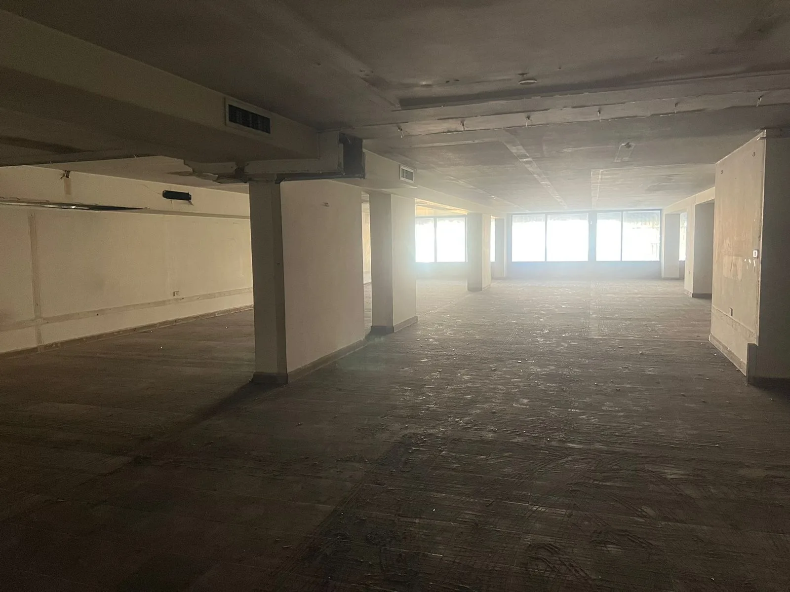 Commercial property for Rent in Corniche El Nahr, Beirut, Lebanon — photo 3