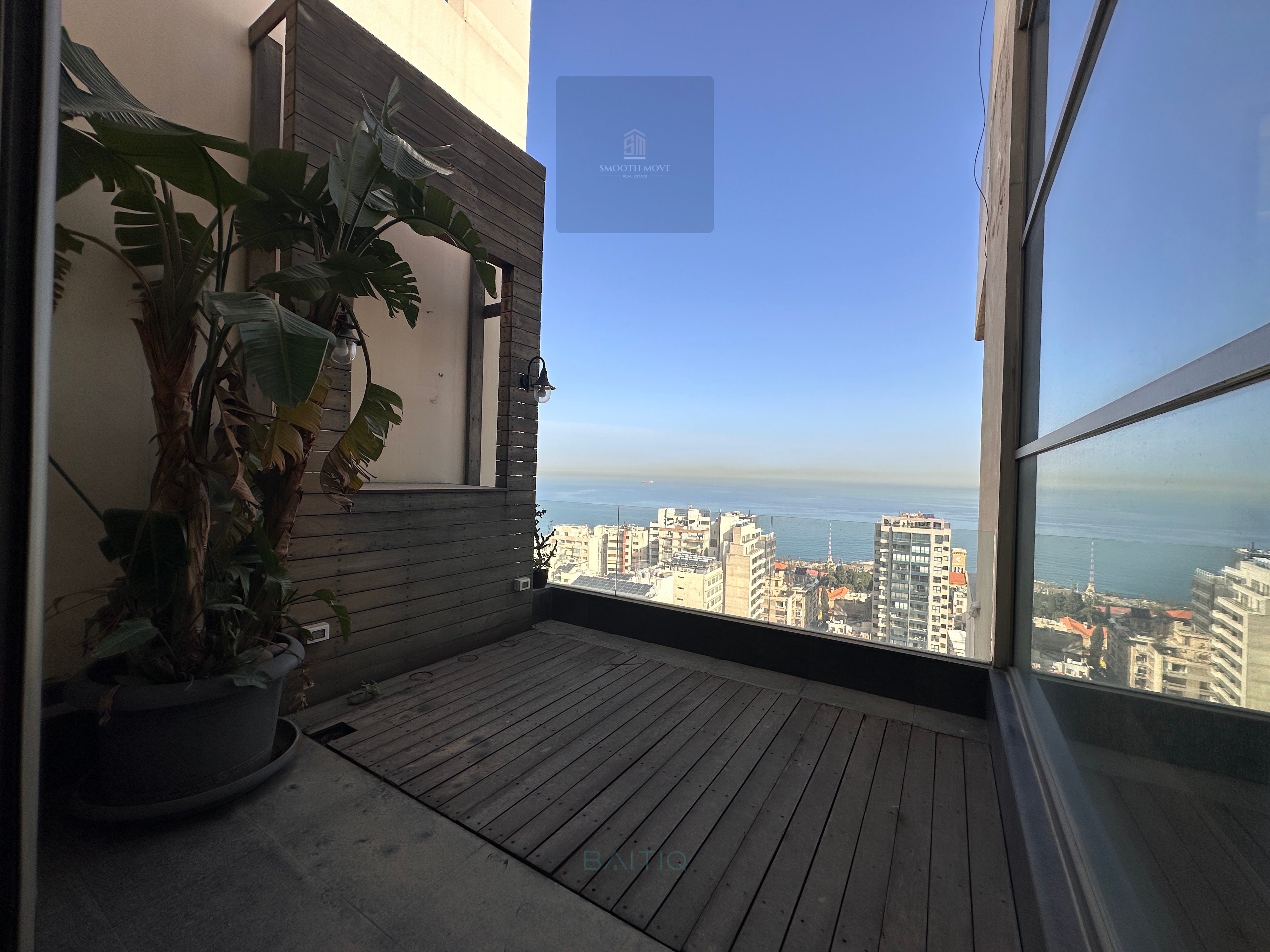 Breathtaking Loft-Style Seaview Apartment for Sale in Hamra, Beirut — الصورة 7