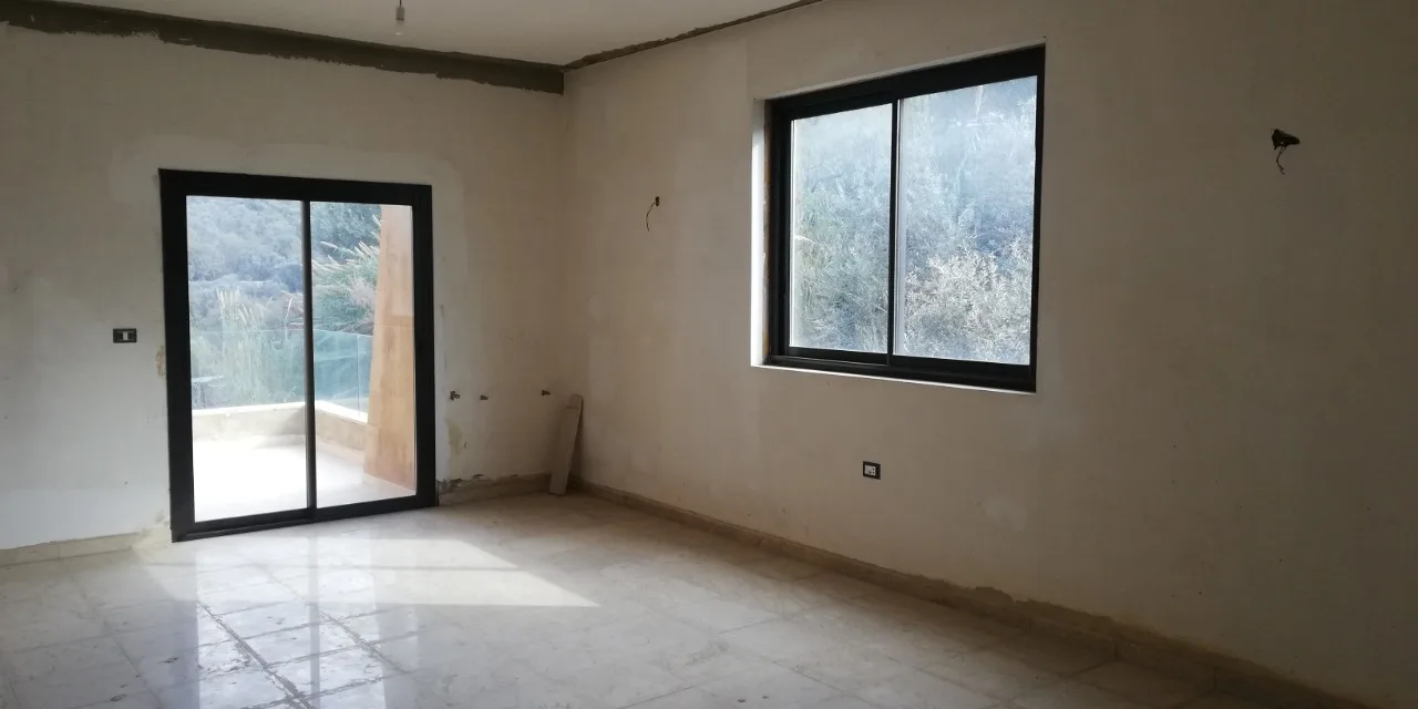 Villa for Sale in Qornet El Hamra, Lebanon — الصورة 7