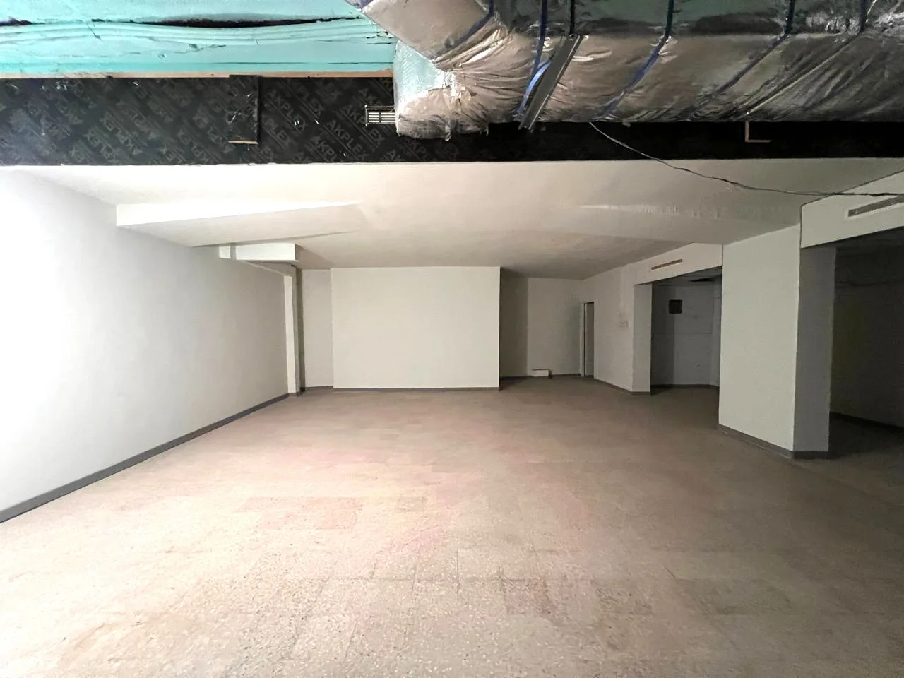Warehouse for rent in Gemmayzeh — الصورة 3