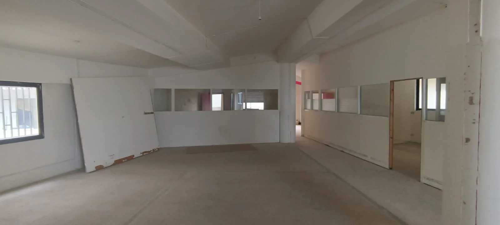 Showroom for Sale in Zouk Mosbeh, Lebanon — الصورة 3
