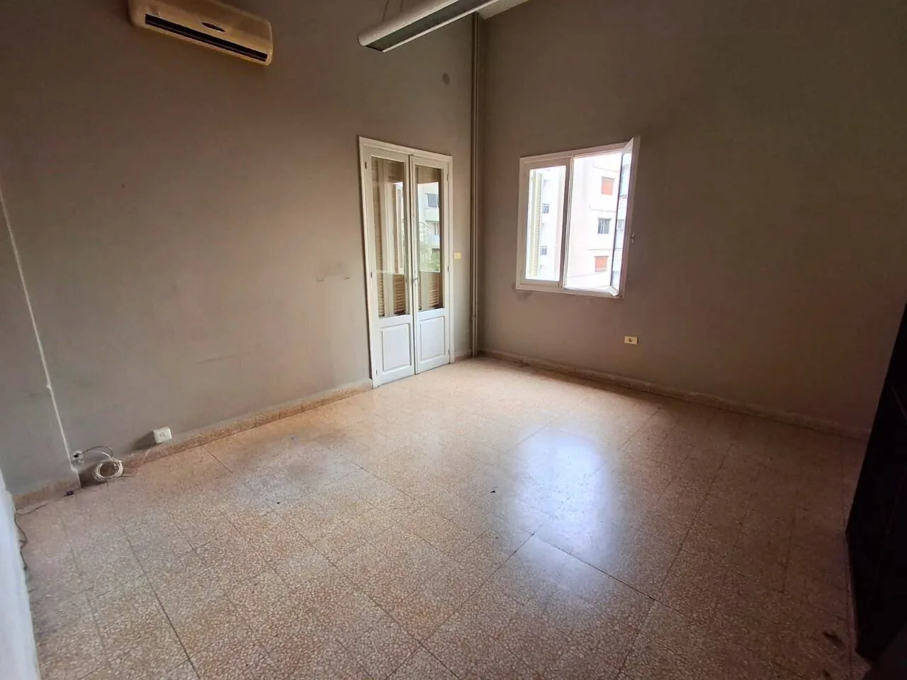 Office for rent in Syoufi, Beirut, Lebanon — الصورة 4