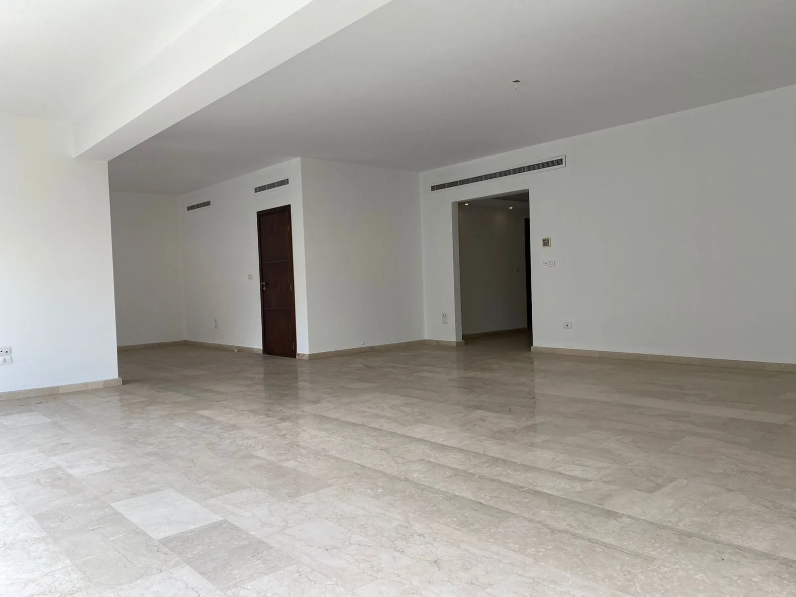 Apartment for Sale in Caree d'or, Achrafieh, Beirut, Lebanon — الصورة 2