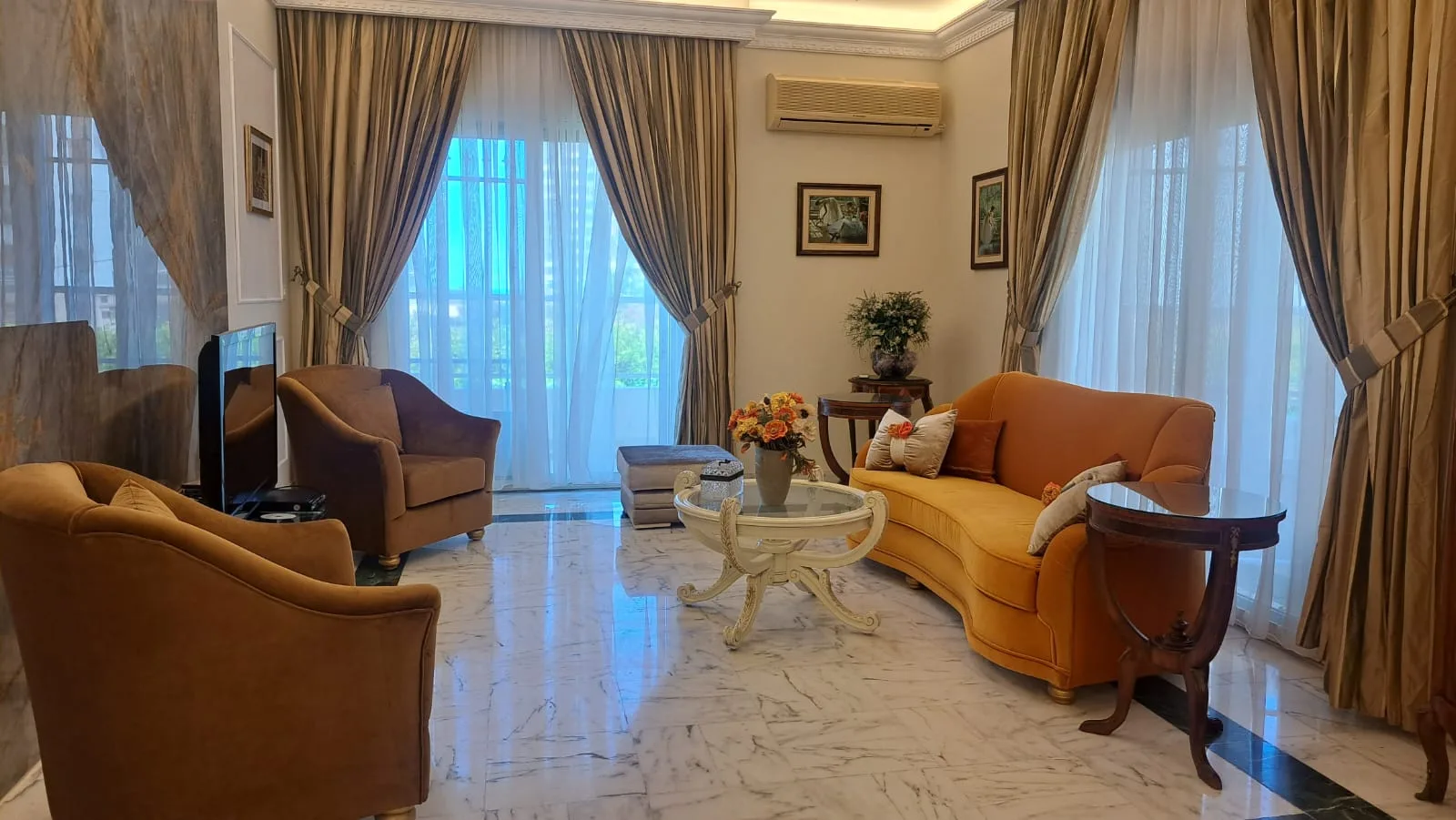 Apartment for Rent in Ramleh Al Bayda, Beirut, Lebanon — الصورة 2