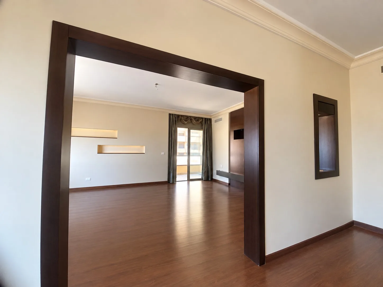 Apartment for Rent in Raoucheh — الصورة 2