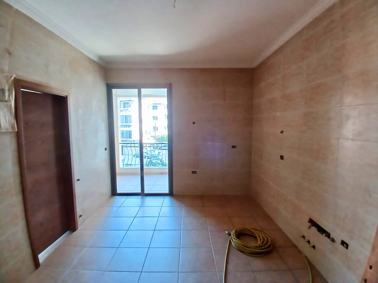 Apartment for Sale in Cornet Chahwan — الصورة 6