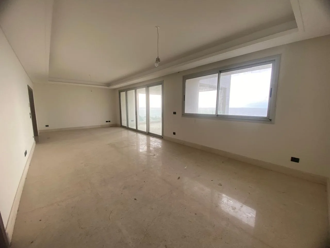 Apartment for Sale in Raoucheh, Beirut, Lebanon — الصورة 2