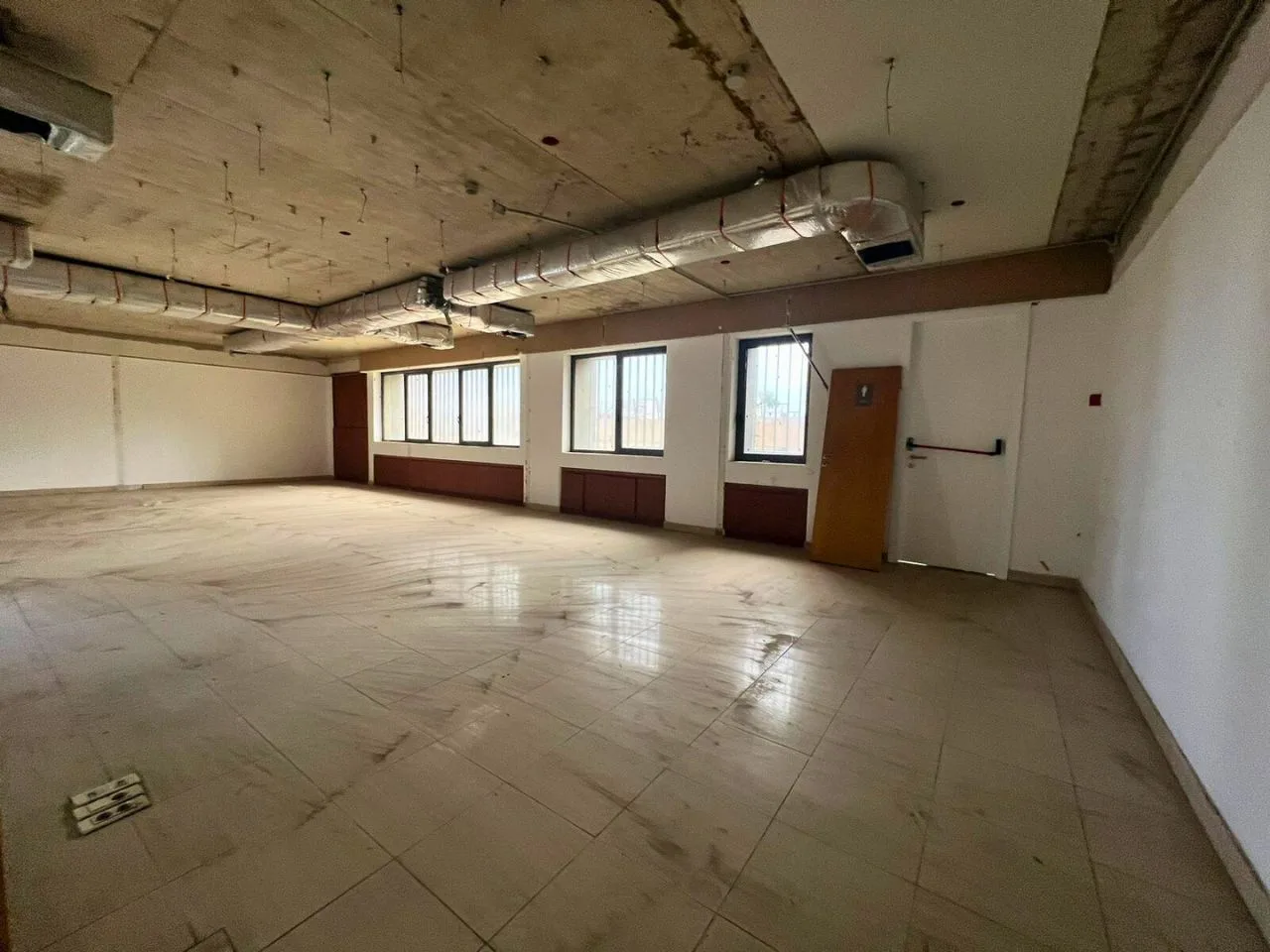 Office for sale in Mar Mikhael — الصورة 2