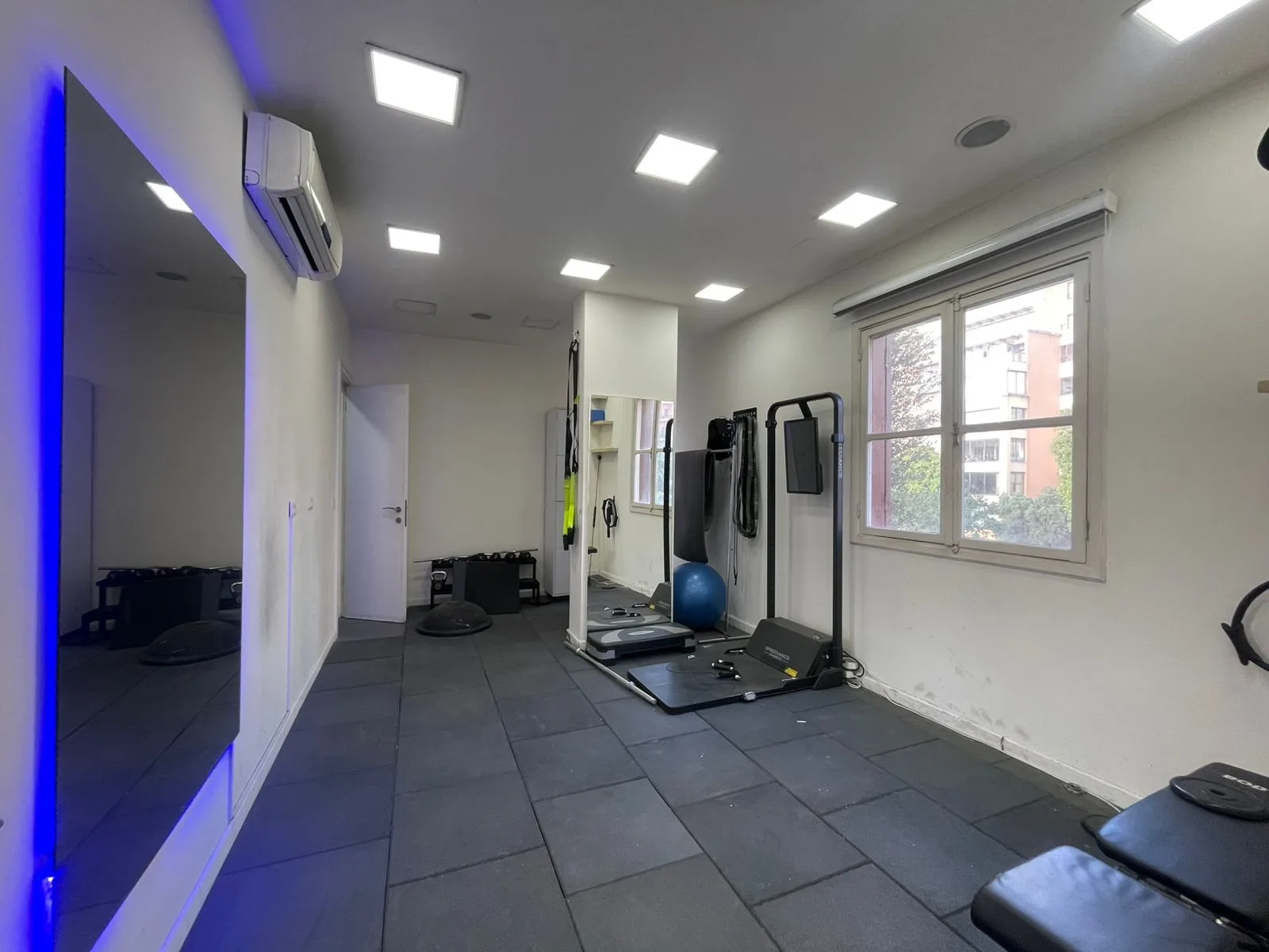 Office for Rent in Saifi Village — الصورة 4