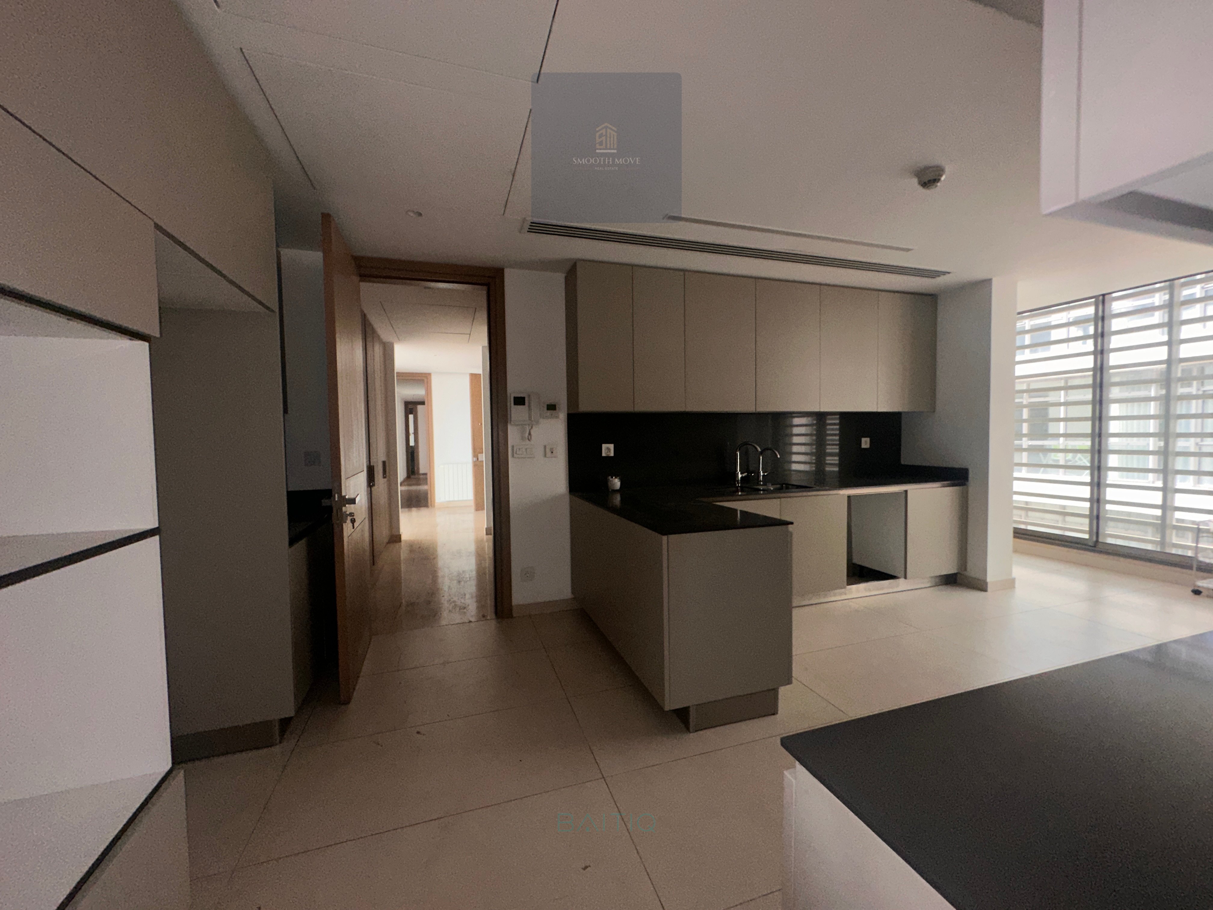 Spacious Apartment with Gym and Pool for Rent in Saifi, Beirut — الصورة 8