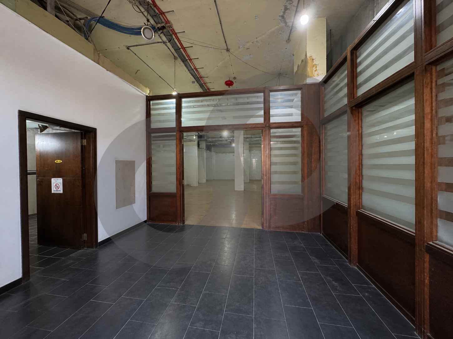 RENTAL WAREHOUSE/clear height of over 4 meters/HAZMIYEH,BAABDA — الصورة 3