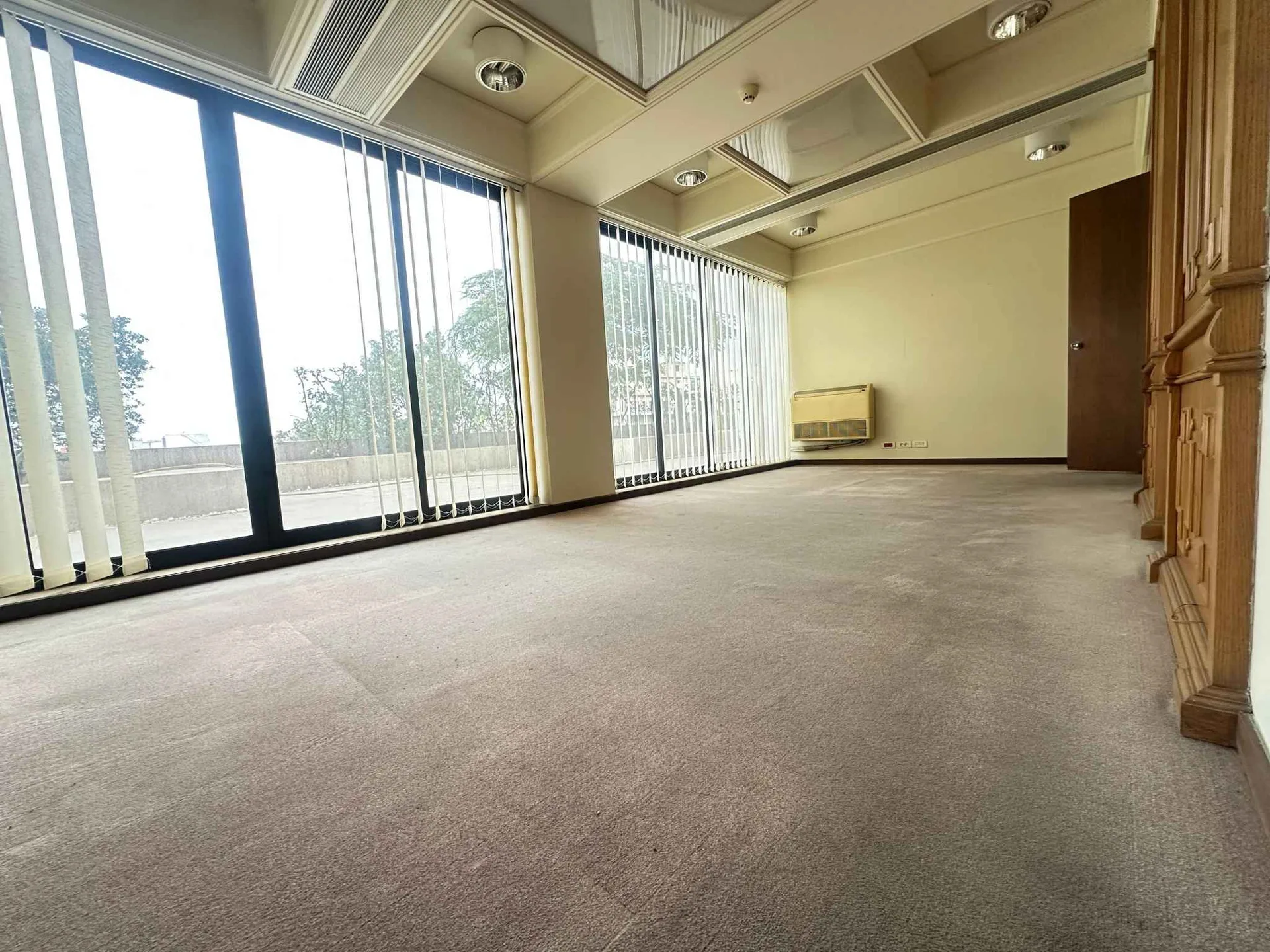 Office for rent in Daoura