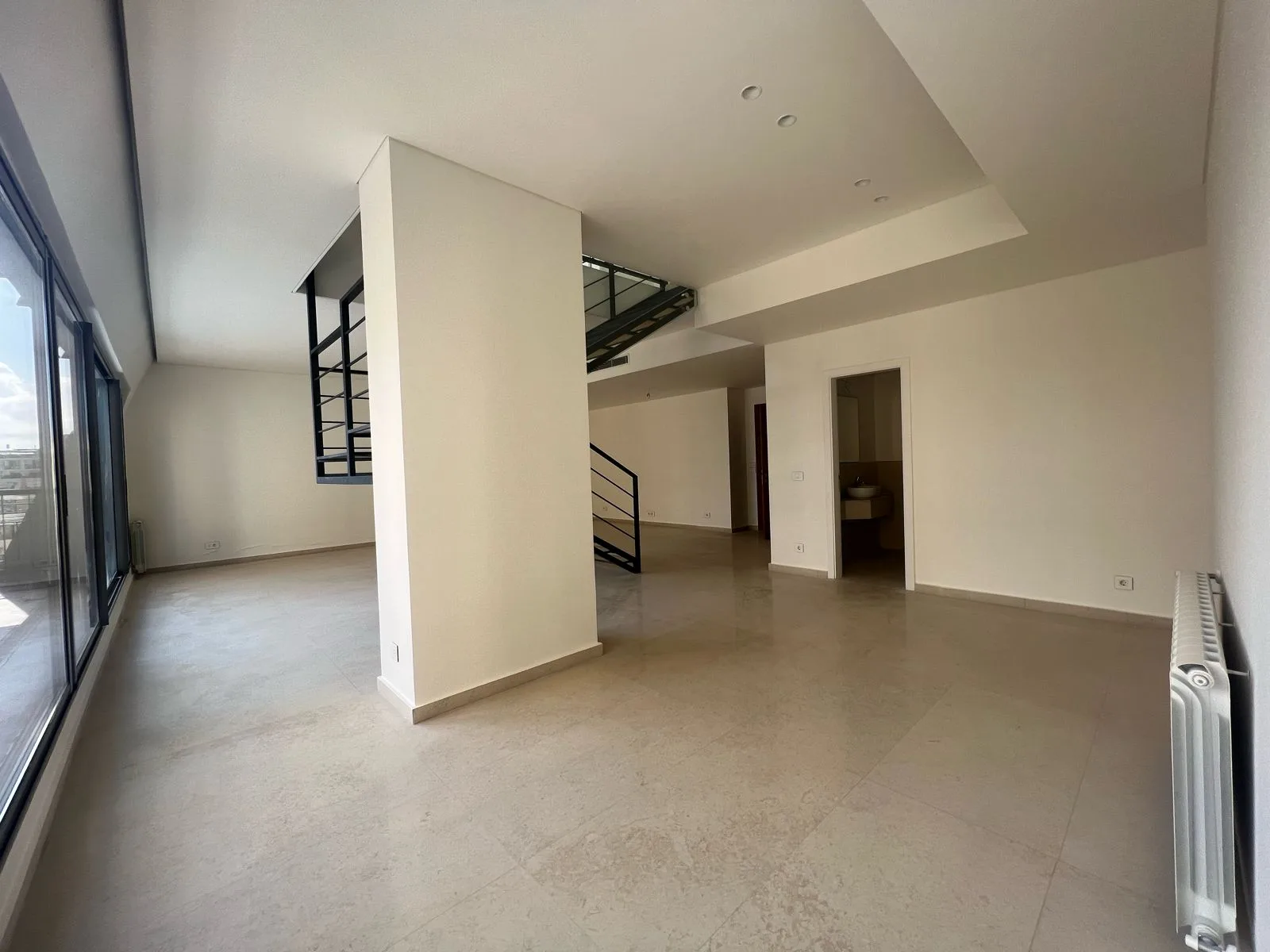Penthouse for sale in Caree d'or, Achrafieh — الصورة 3