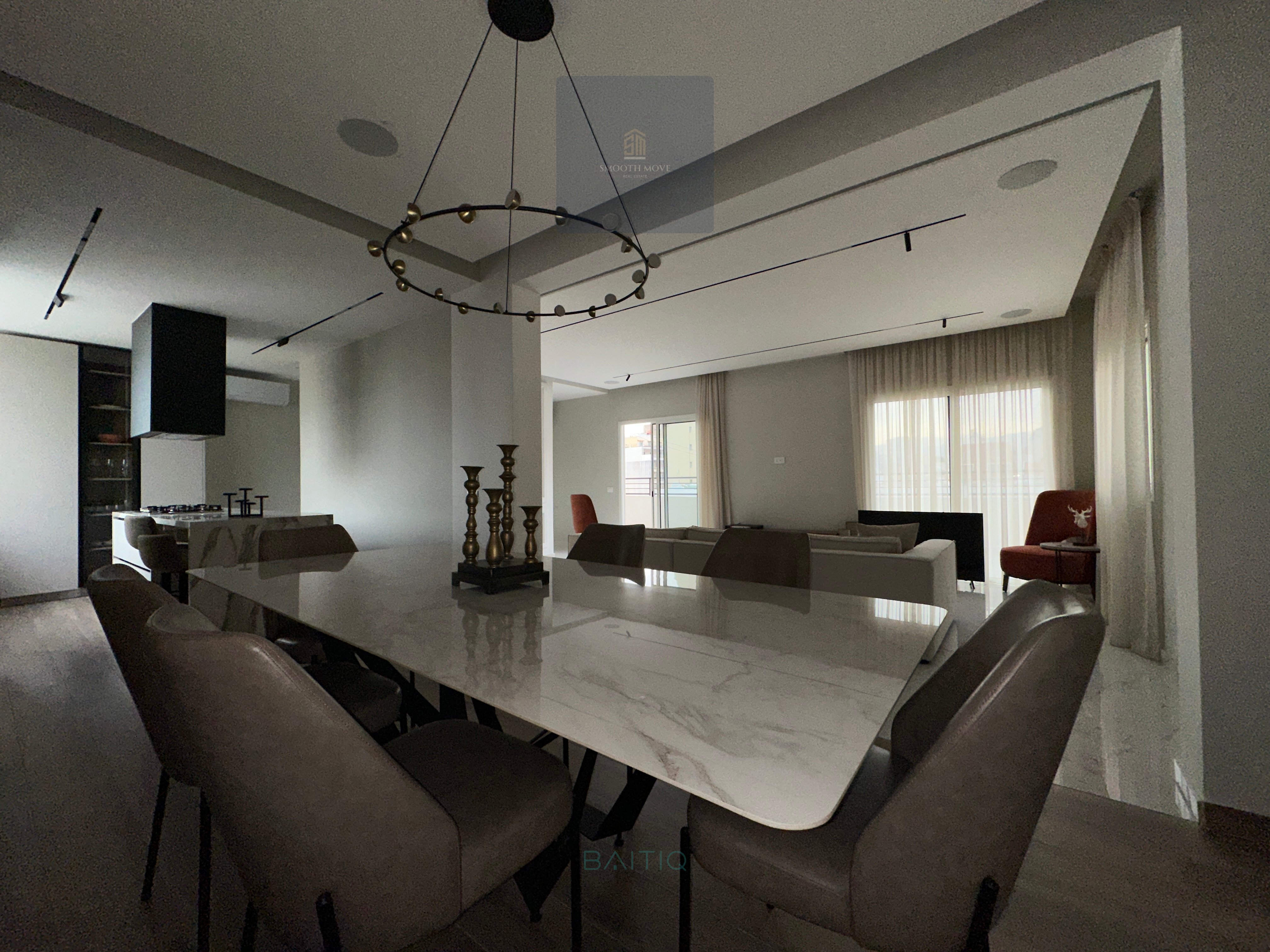 Spectacular Furnished Apartment for Sale in Gemmayze — الصورة 2