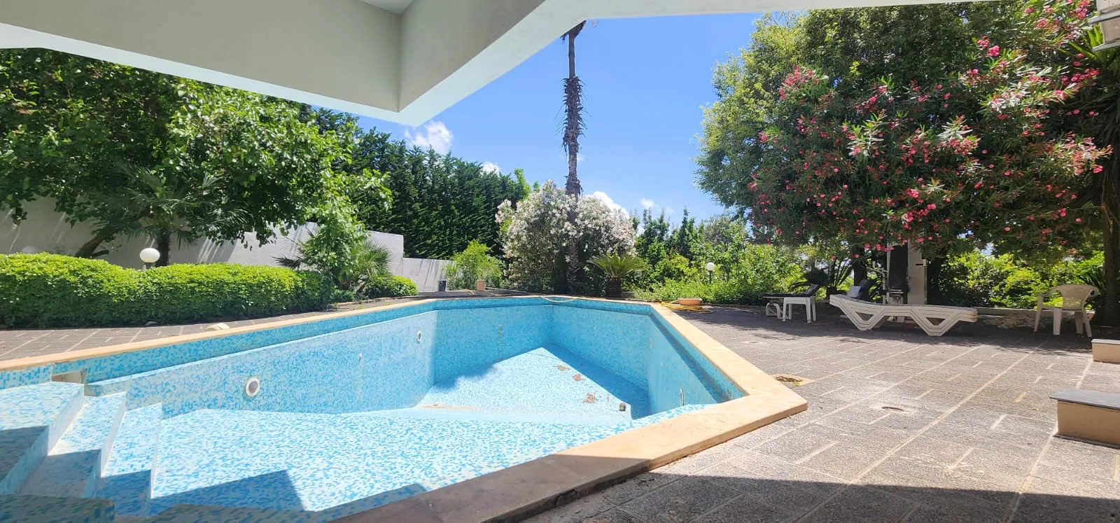 Villa for Rent in Yarzeh, Lebanon — الصورة 3