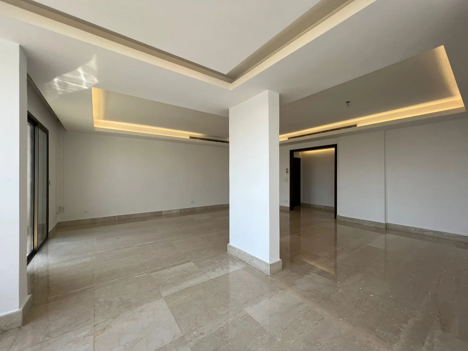 Apartment for Sale in Achrafieh, Beirut, Lebanon — الصورة 4