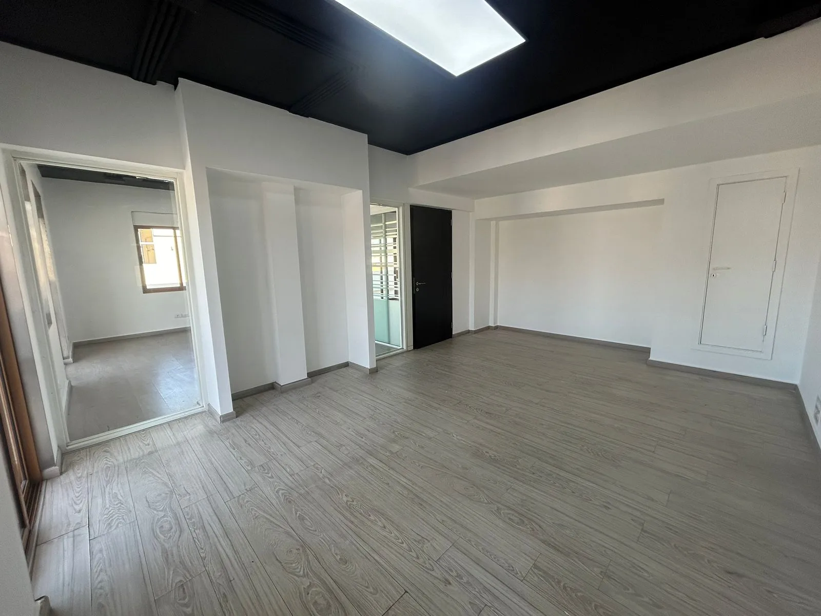Office for rent in Downtown — الصورة 5
