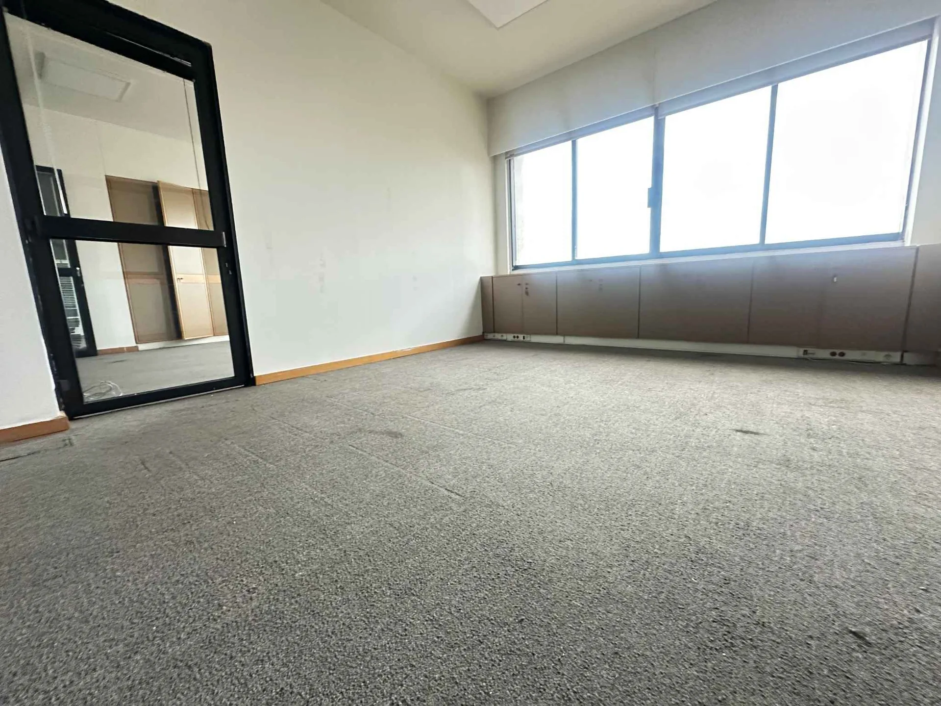 Office for rent in Daoura — الصورة 4