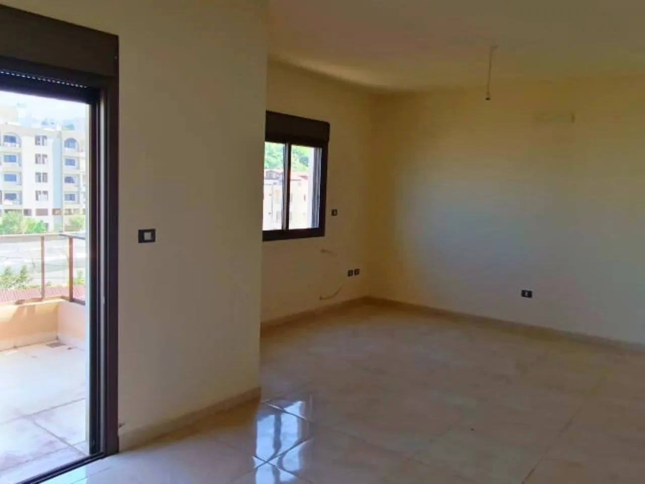 Apartment for Sale in Jebrayel, Lebanon — الصورة 4