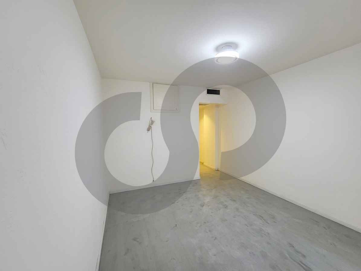 RENT/24/7 Elevator/Water 24/7/ Calm Street/SAKIET AL JANZEER,BEIRUT — الصورة 3