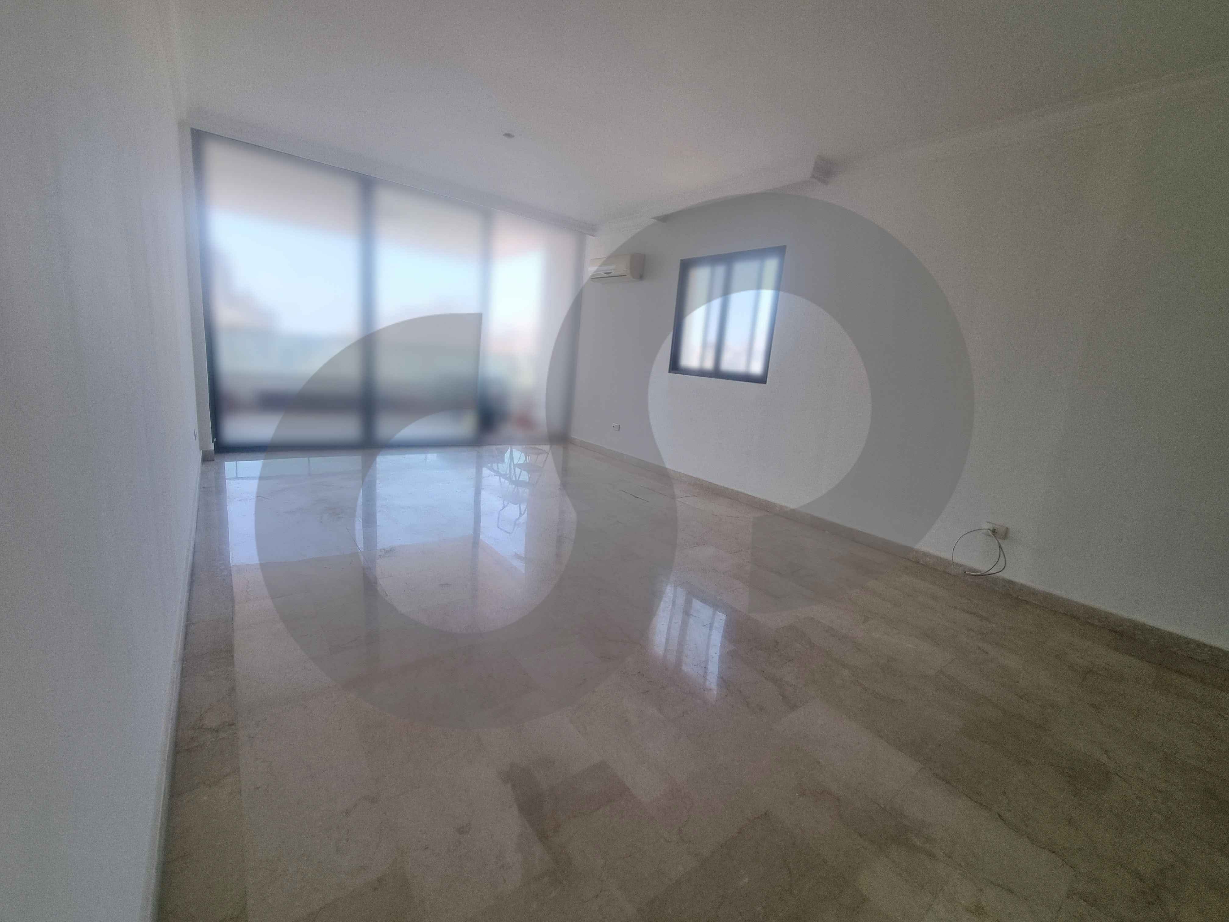SEA AND MOUNTAIN VIEW/ well-maintained residence/Tallet El Khayat,BEIRUT — الصورة 2