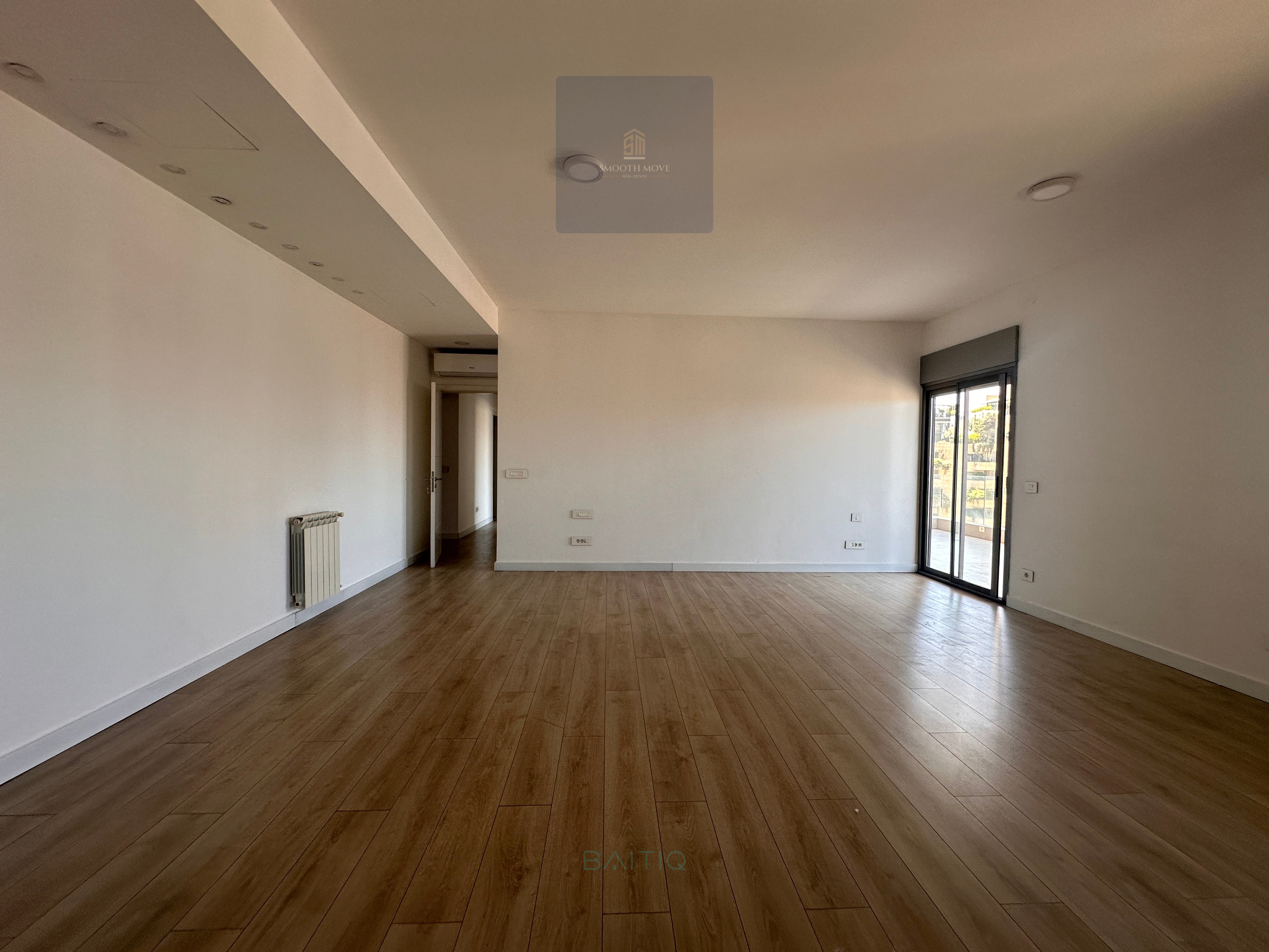 Seaview Apartment with Outdoor Terrace for Rent in Tabaris, Beirut — الصورة 11