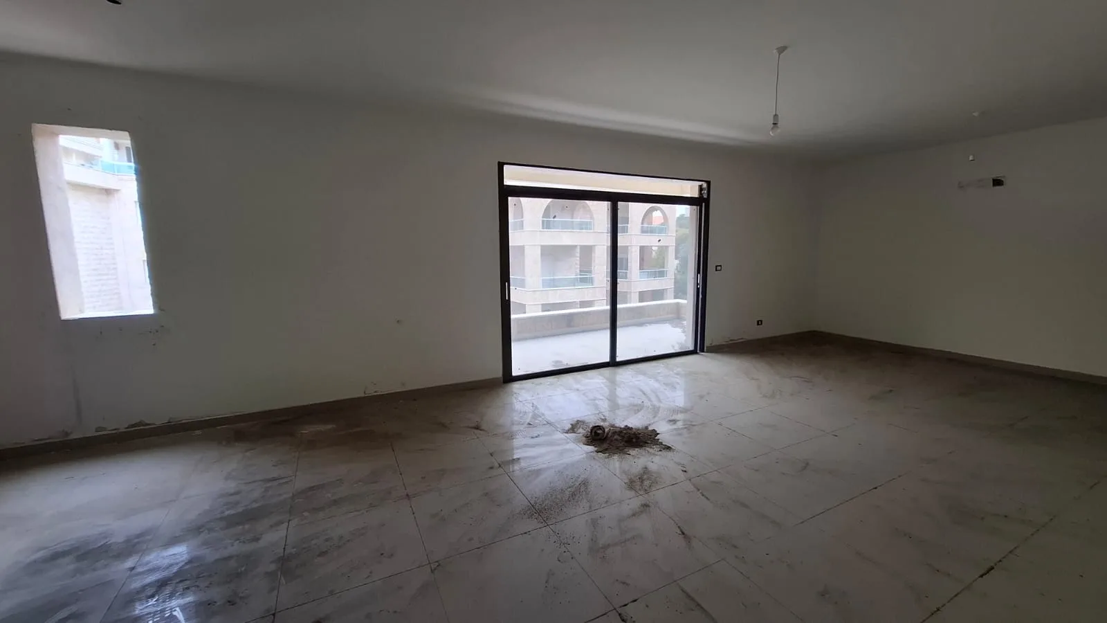 Apartment for Sale in Aamchit, Lebanon — الصورة 2
