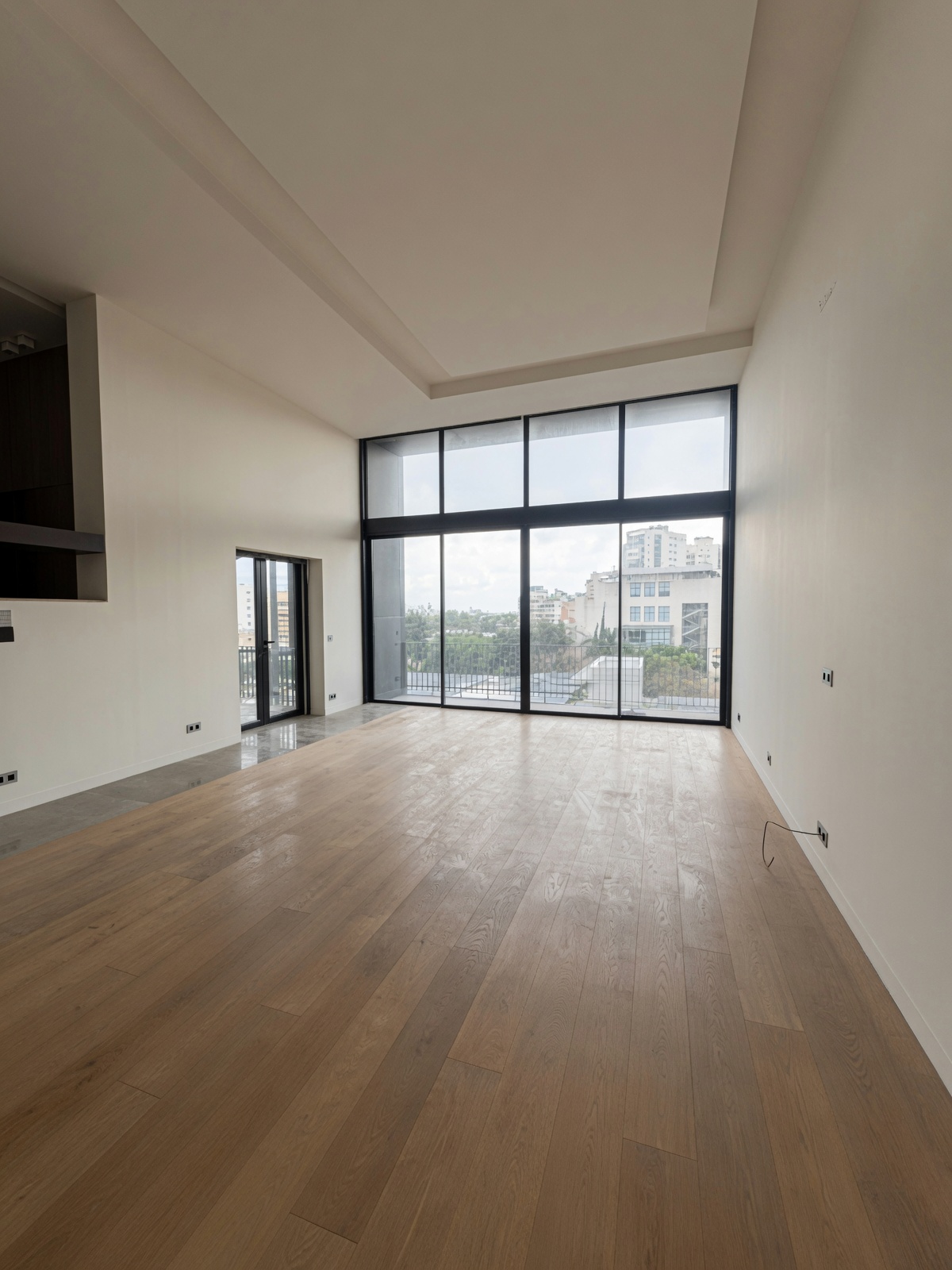 Contemporary Three-Bedroom Loft in Achrafieh — الصورة 3