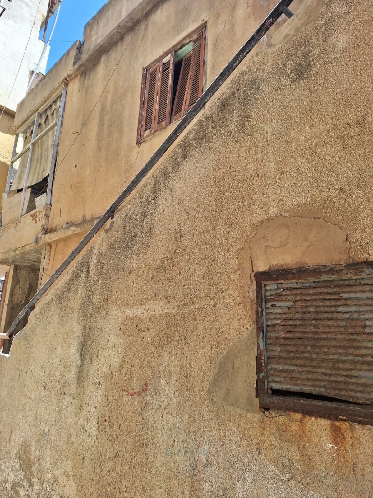 منزل مؤلف من طابقين  للبيع في الاوزاعي