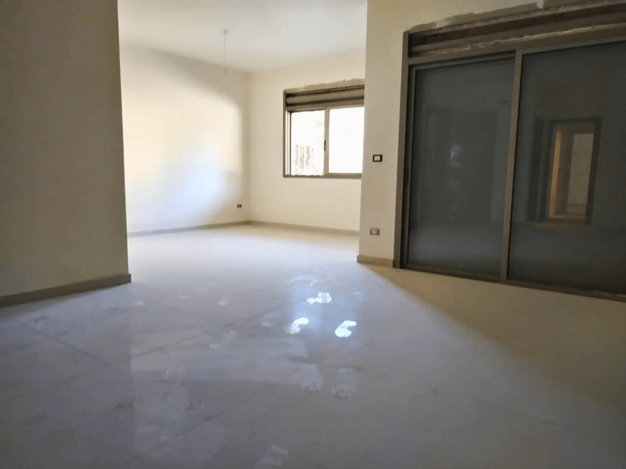 Apartment for Sale in Ballouneh, Lebanon — الصورة 2