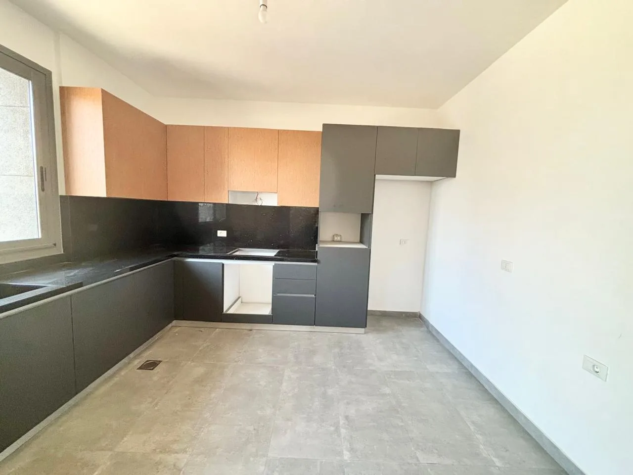 Apartment for Sale in Badaro, Beirut, Lebanon — الصورة 4