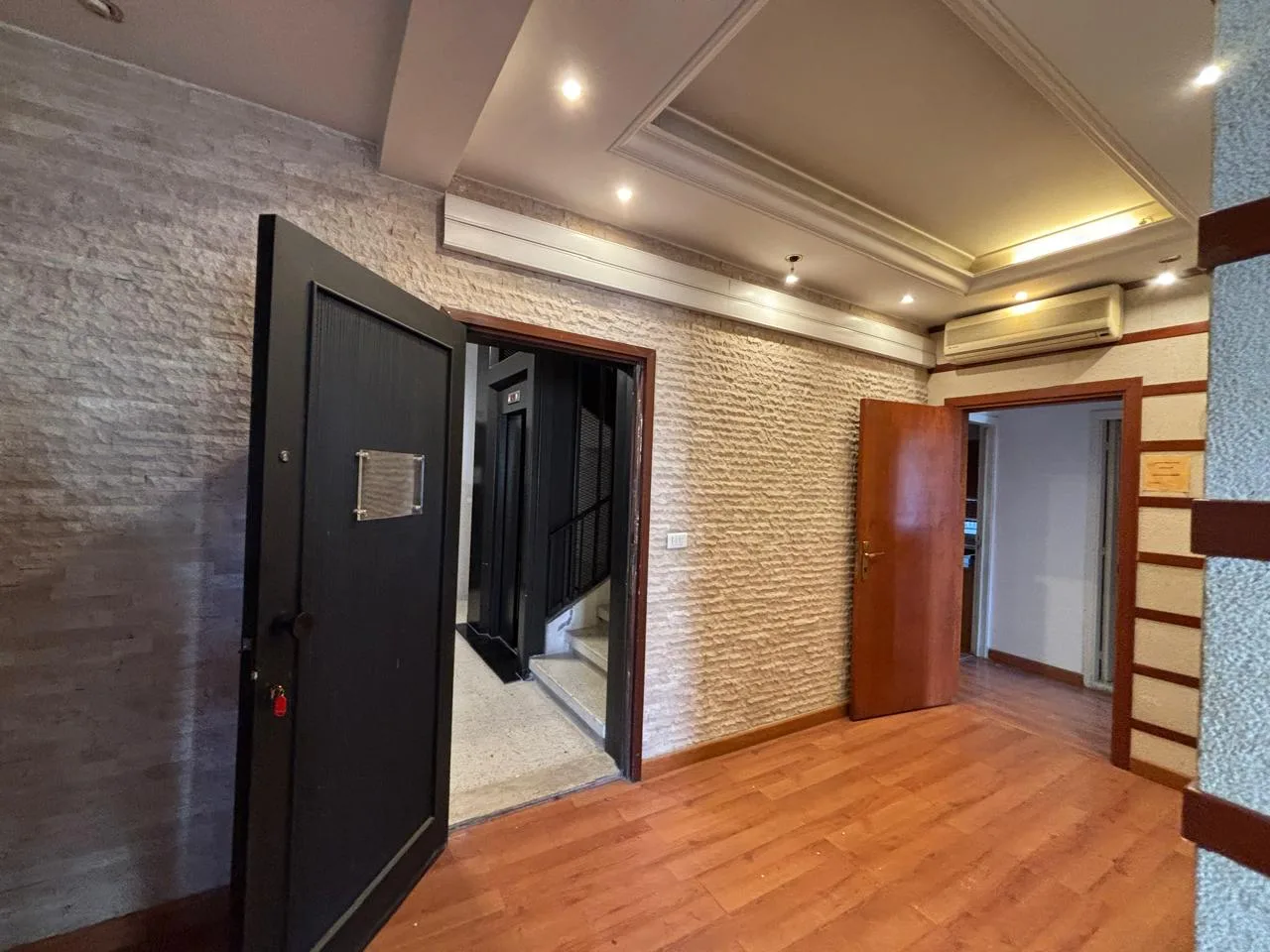 Office for rent in Badaro — الصورة 2