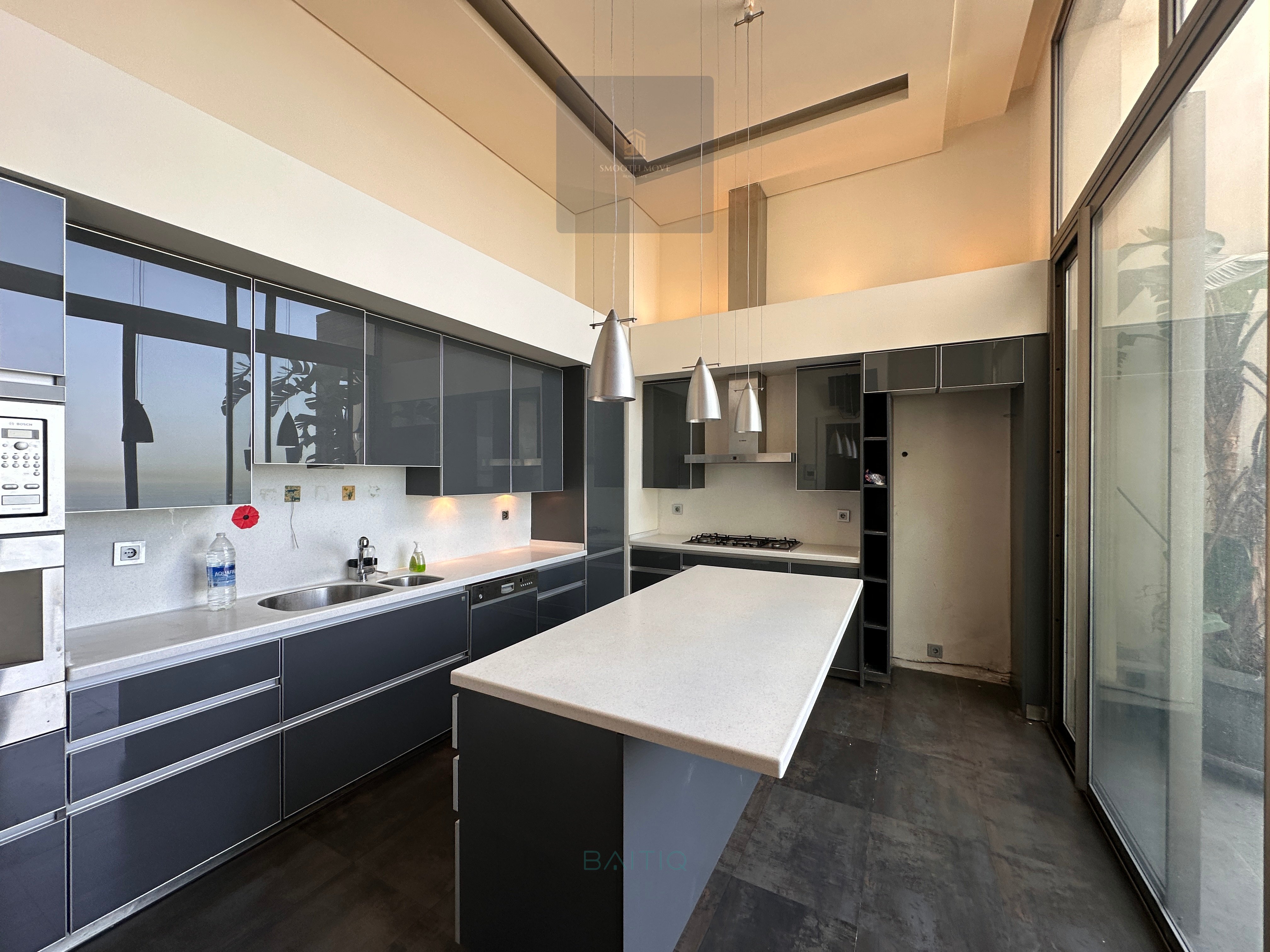Breathtaking Loft-Style Seaview Apartment for Sale in Hamra, Beirut — الصورة 4