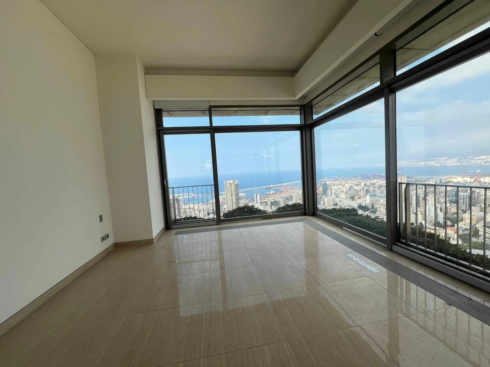 Apartment for Sale in Caree d'or, Achrafieh, Beirut, Lebanon — الصورة 4
